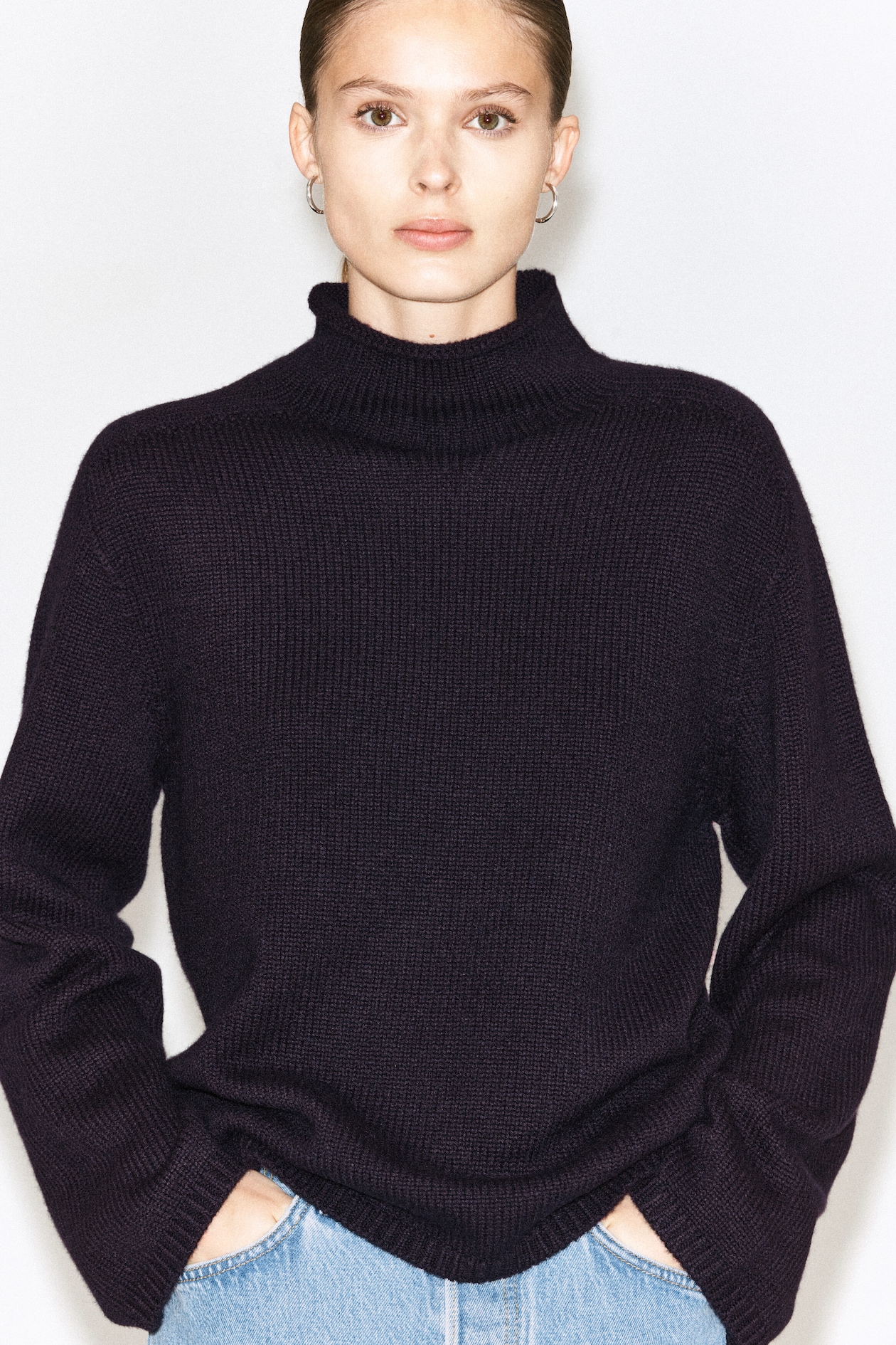 PURE CASHMERE MOCK-NECK SWEATER — NAVY
