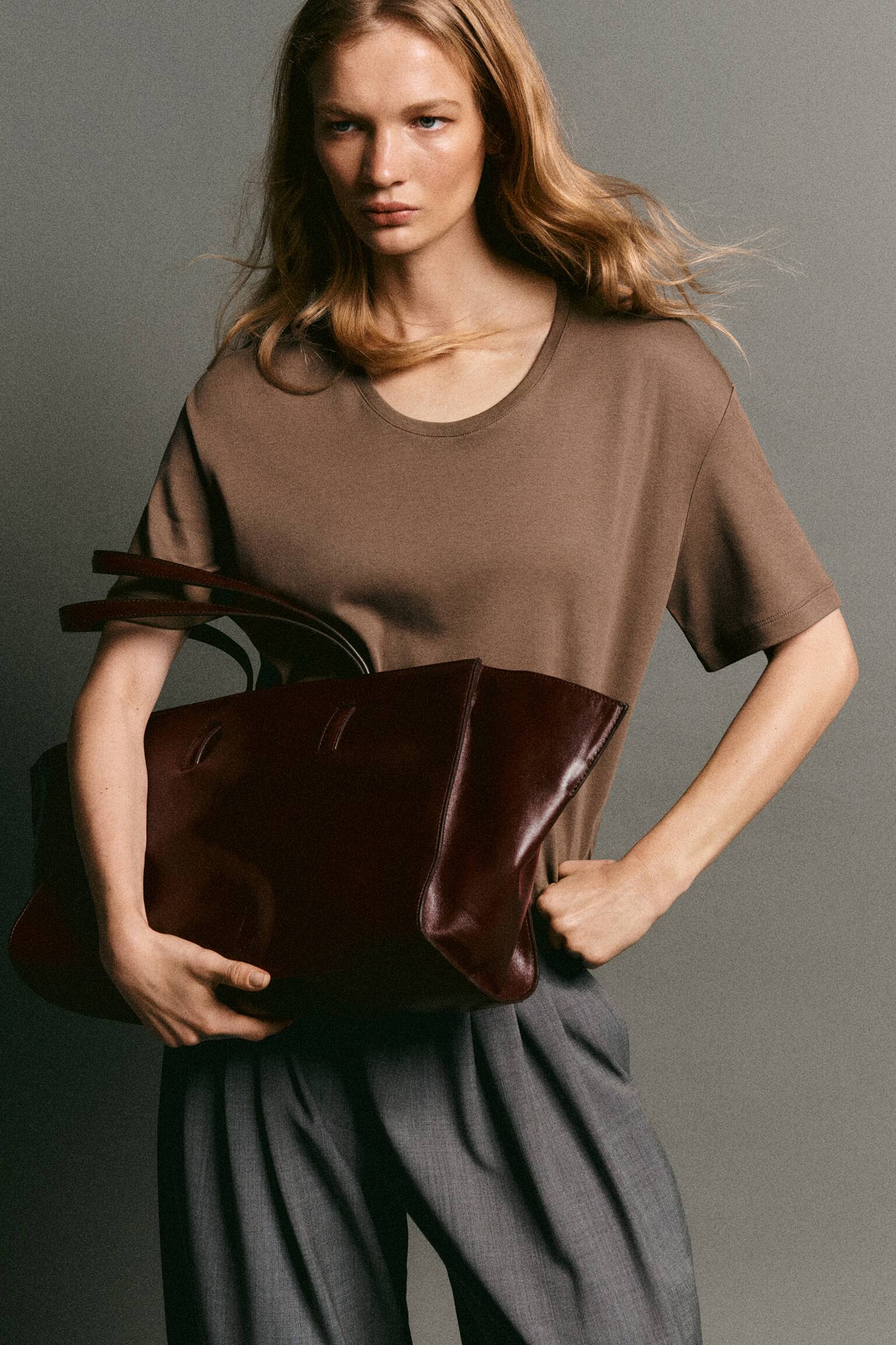 BAWEŁNIANY T-SHIRT Z ZAOKRĄGLONYM DEKOLTEM - BRĄZOWY/BIAŁY/NIEBIESKI - 7