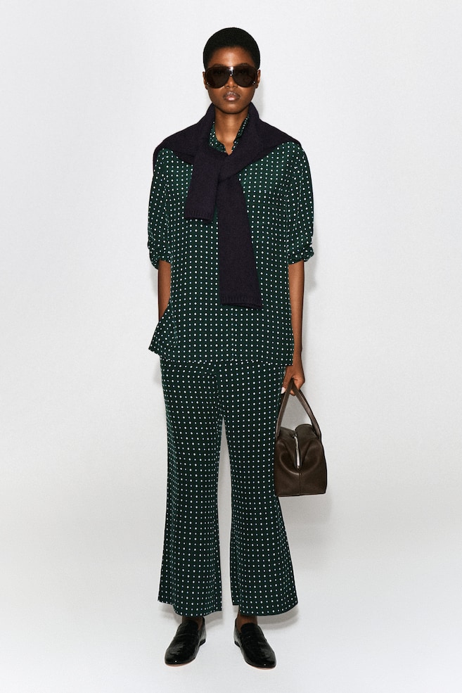 GEOMETRIC-PRINT CROPPED FLARED PANTS — GREEN / PRINTED