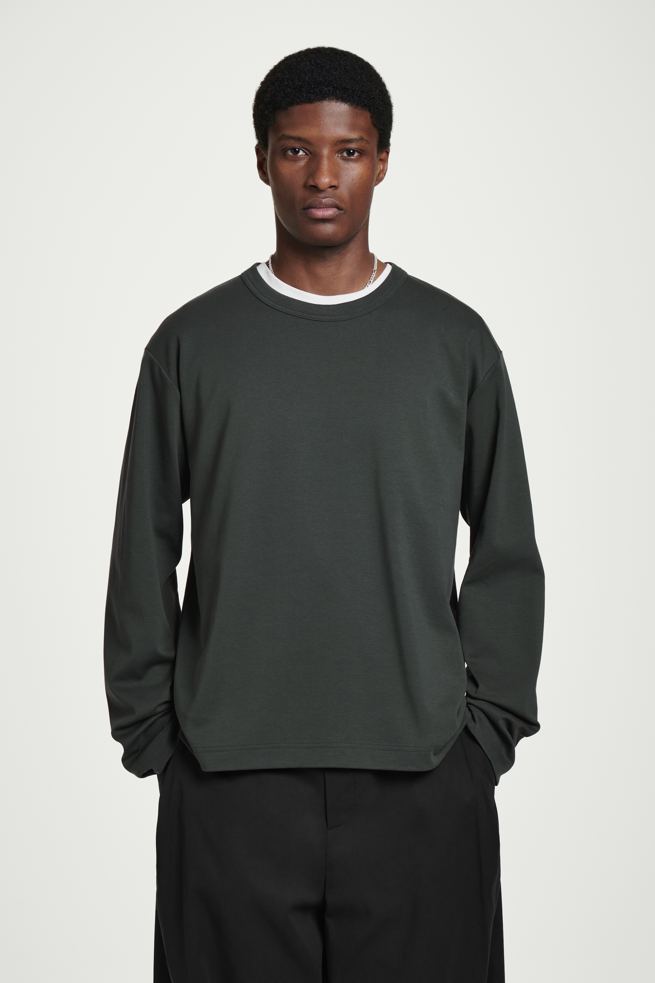 Grotere afbeelding bekijken: Relaxed jersey interlock T-shirt met lange mouwen - DONKERGROEN - HEREN | H&M BE 1