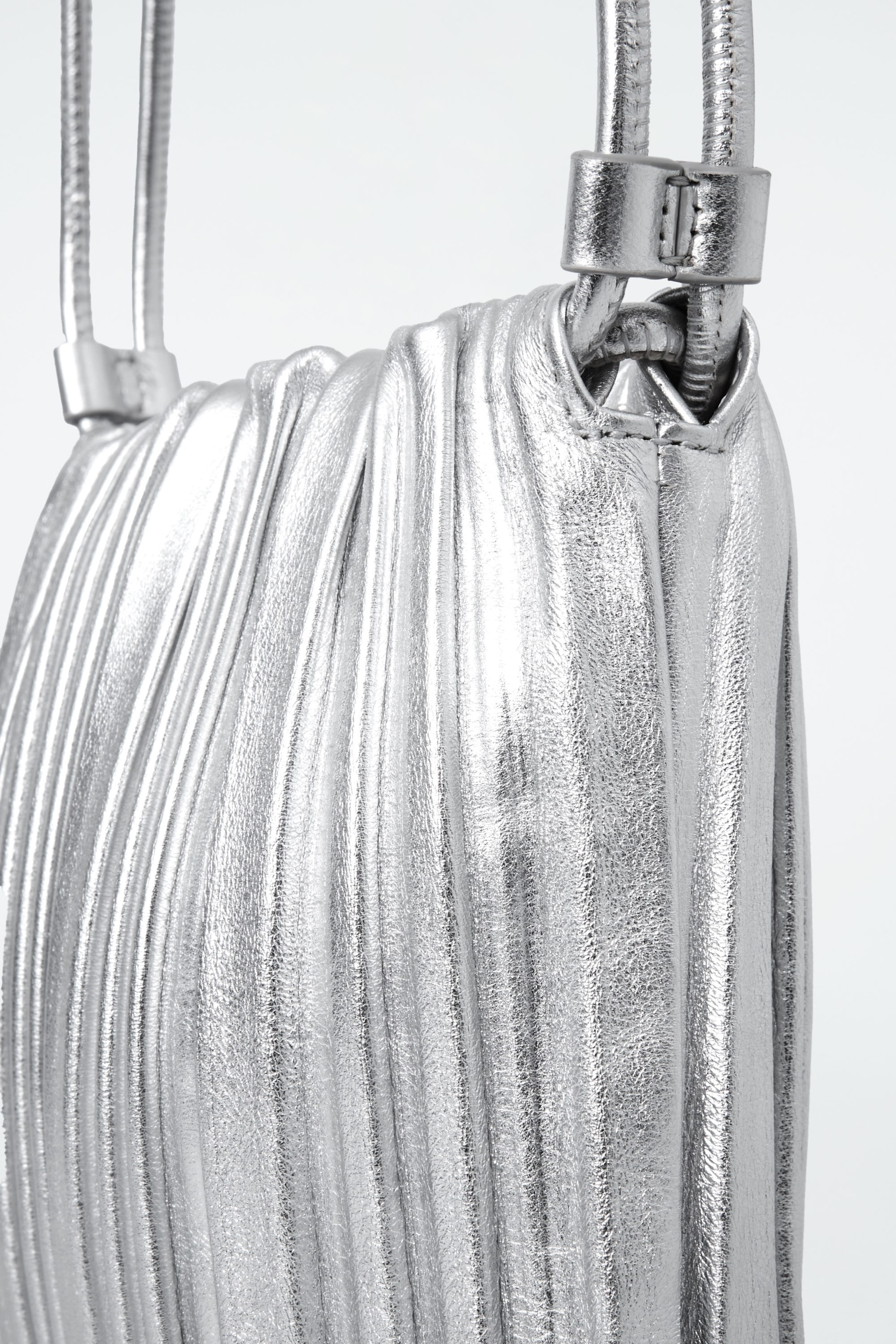 SCALLOP CROSSBODY BAG - LEATHER