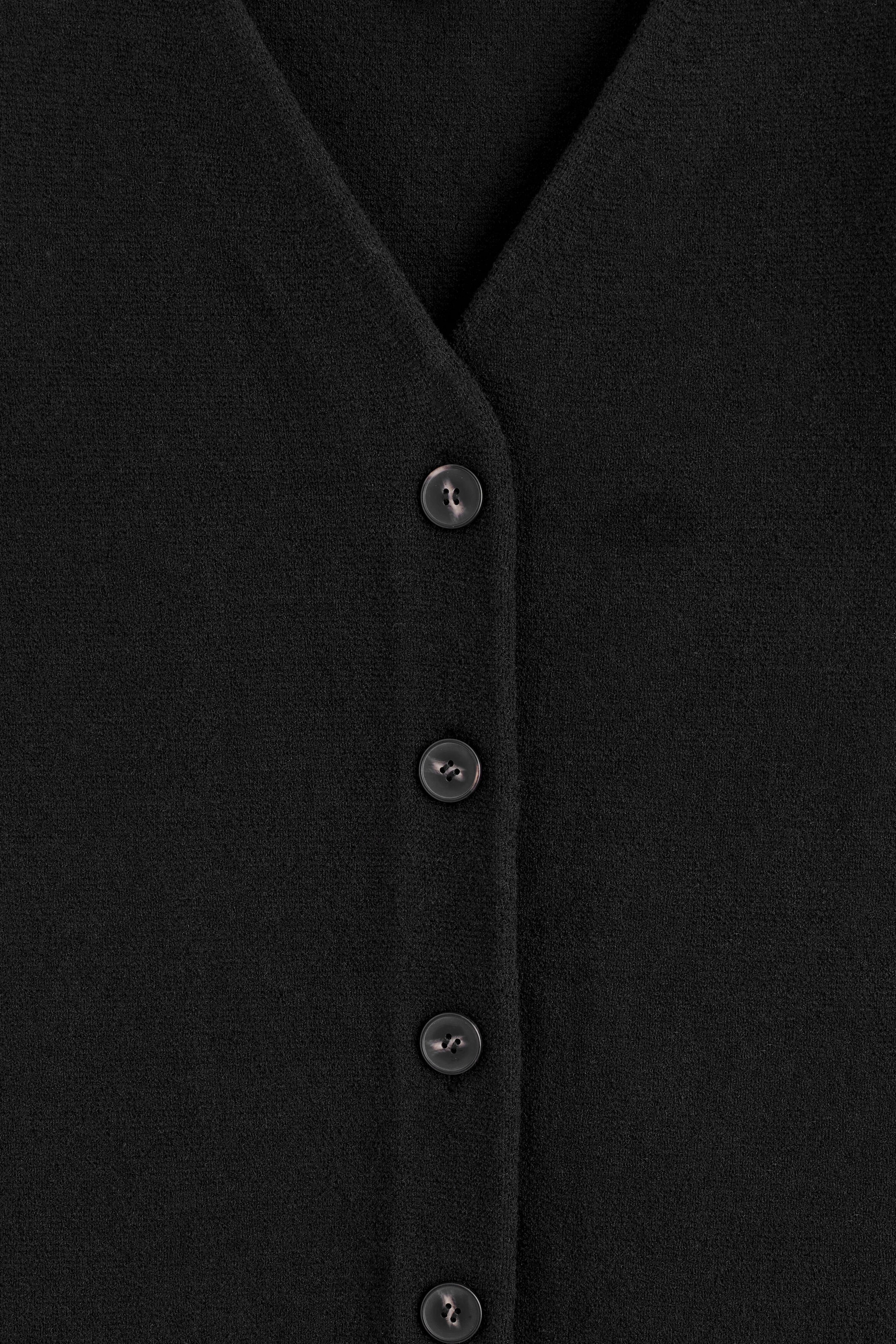 StillMedia/DescriptiveDetail