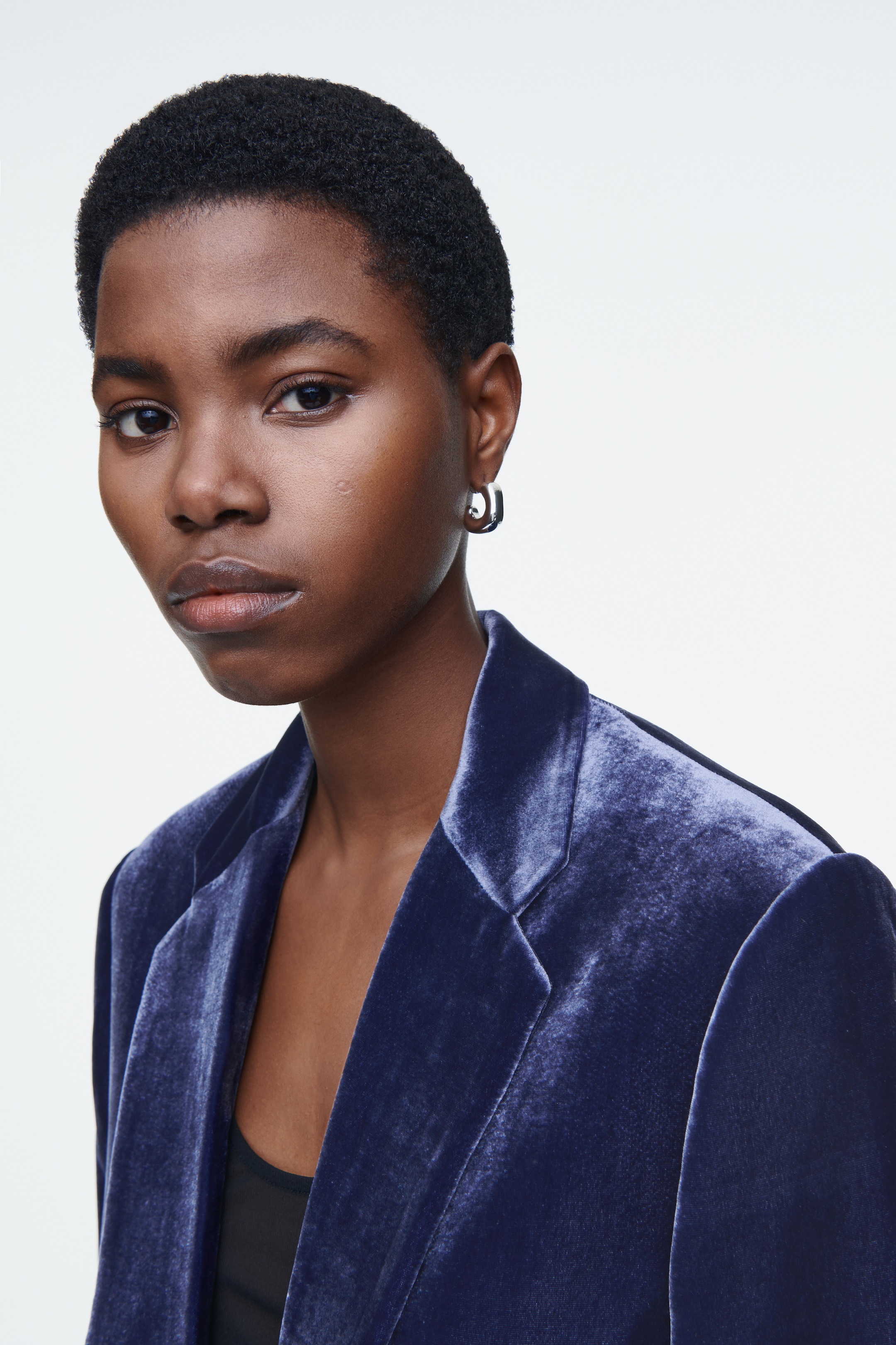 Agrandir l'image: BLAZER EN VELOURS DE SOIE MÉLANGÉE - BLEU - FEMME | H&M CH 6