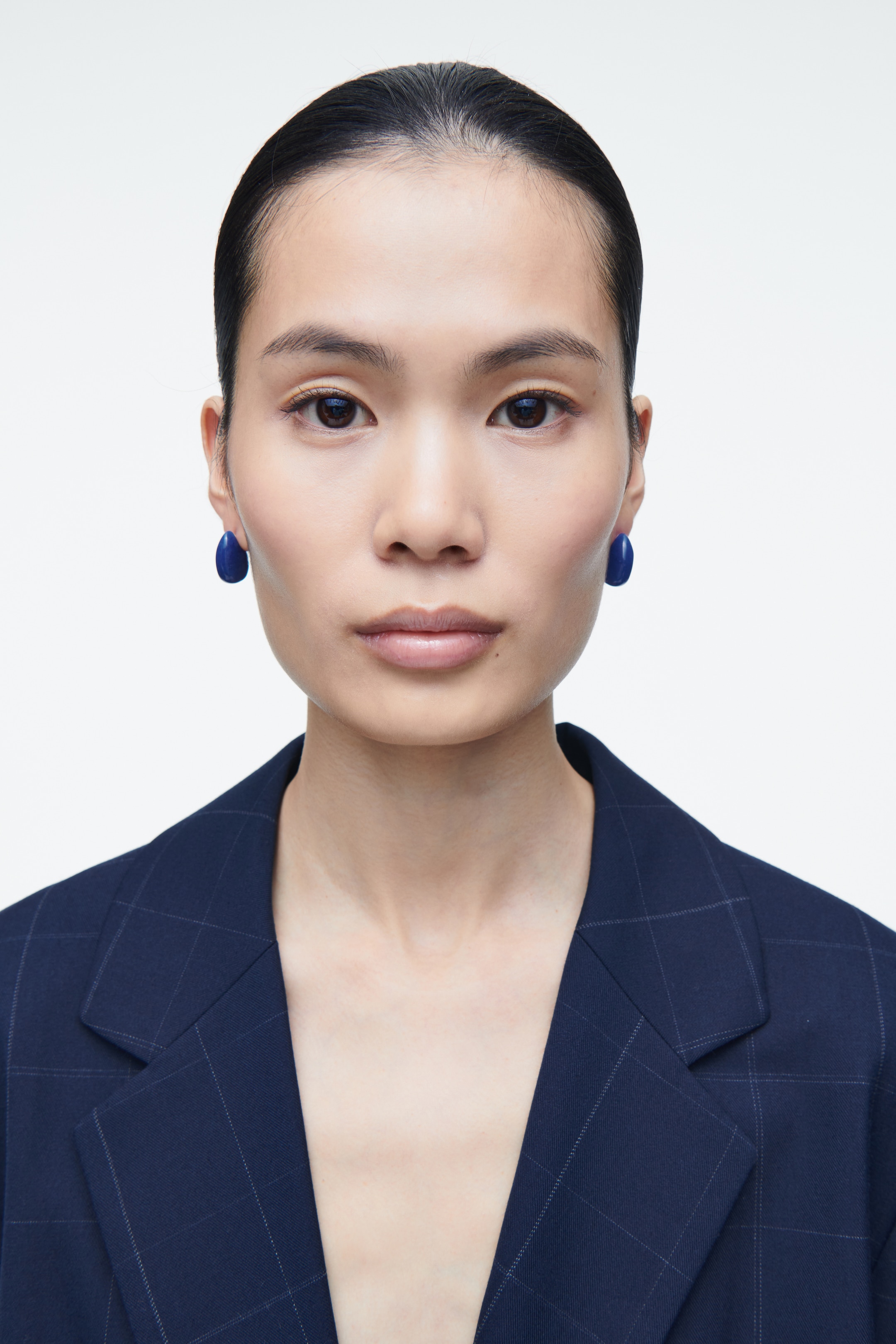 Visualizza immagine più grande: ORECCHINI A GOCCIA MINI IN VETRO - COBALTO - DONNA | H&M IT 1