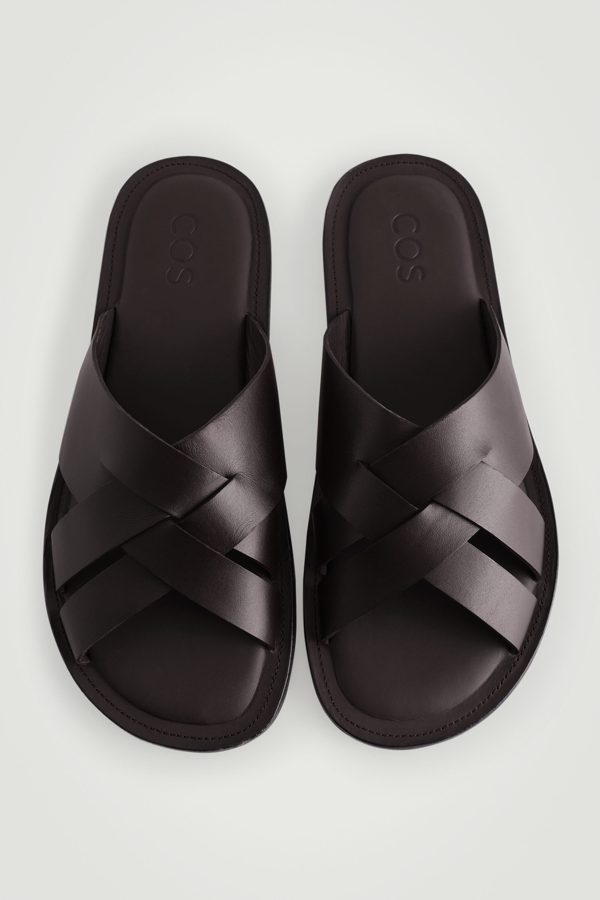 COS ウーブンレザーサンダル　ダークブラウン WOVEN LEATHER SANDALS - DARK BROWN | COS GB
