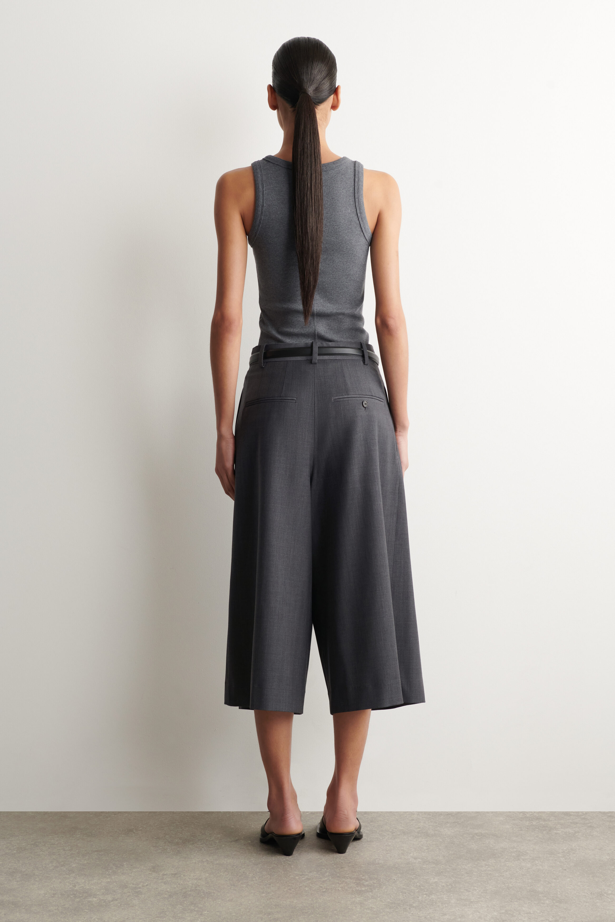 ENFOLD WIDE-CULOTTES OVER-ALLS グレー PLEATED WOOL-BLEND CULOTTES - GRAY | COS US