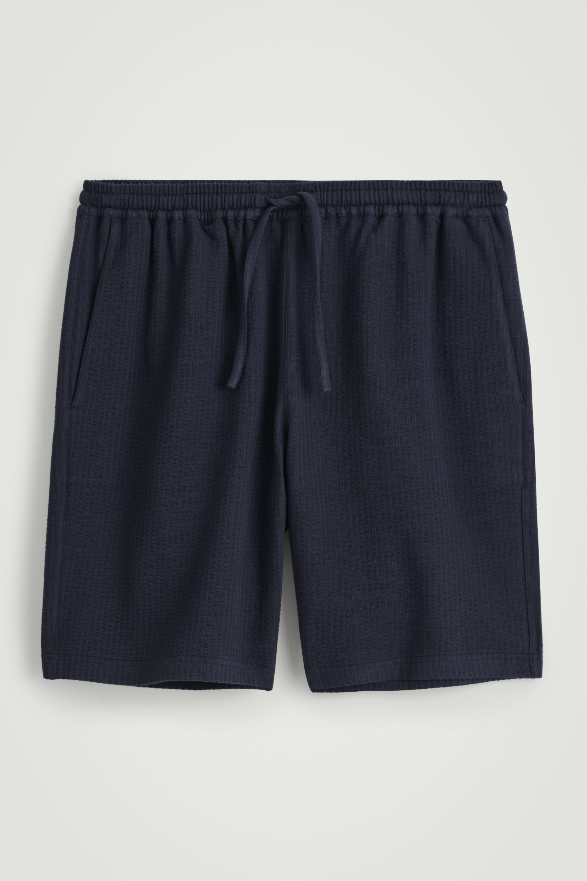 SEERSUCKER DRAWSTRING SHORTS - NAVY | COS