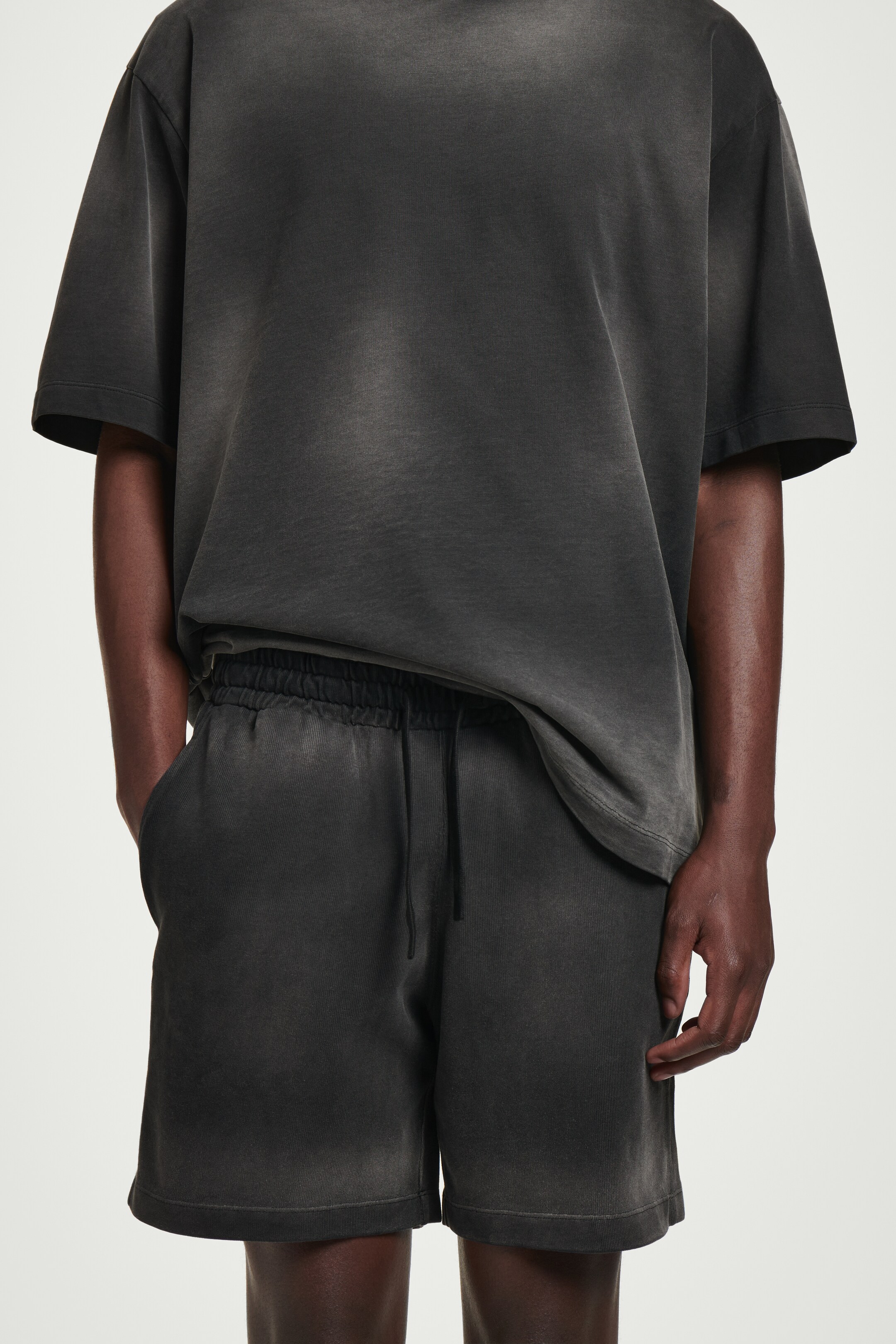 Visualizza immagine più grande: SHORTS IN JERSEY LAVATO CON COULISSE - NERO - UOMO | H&M IT 2