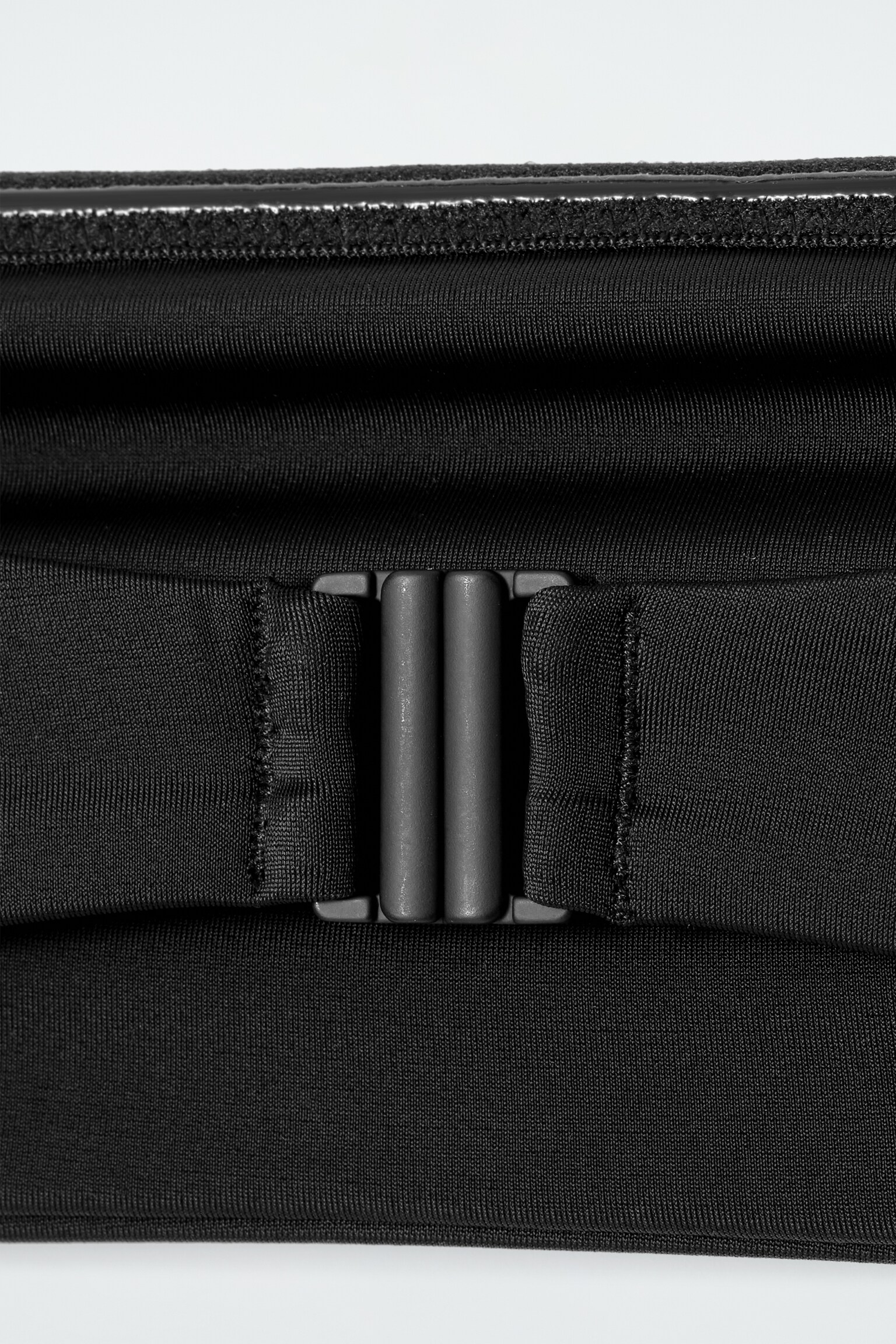 TOP DE BIKINI ESTILO BANDEAU - NEGRO - 3