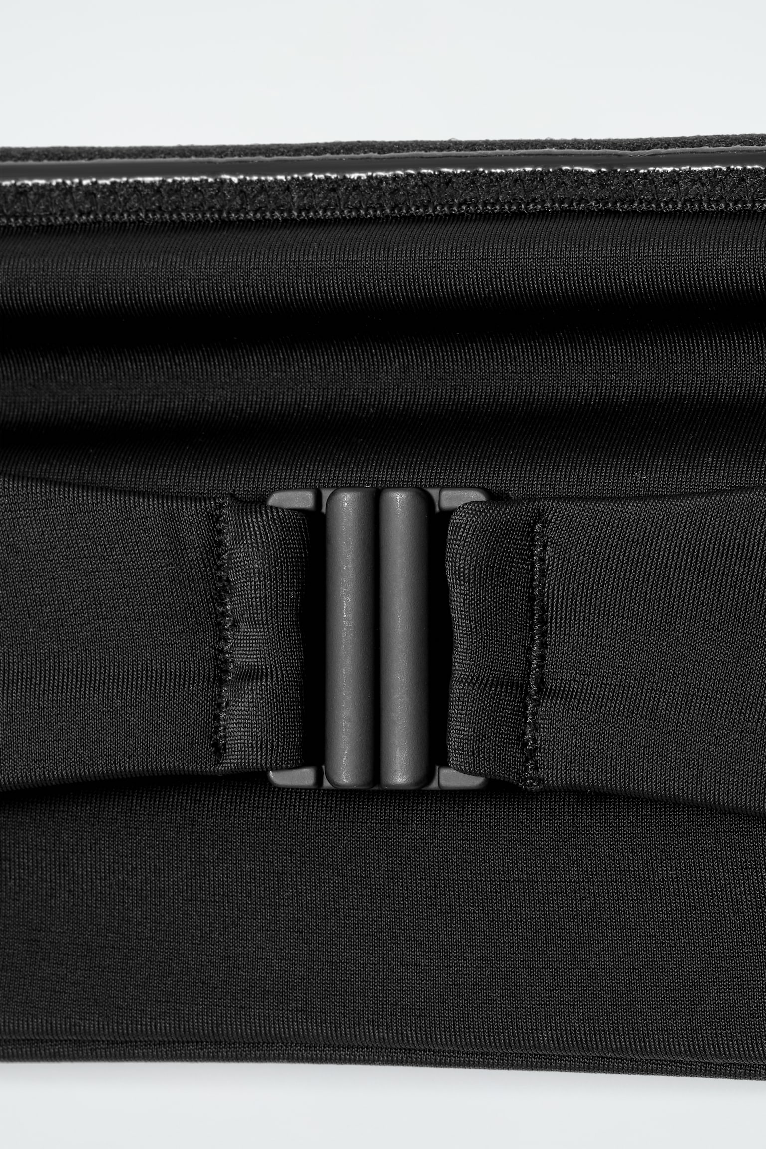 TOP DE BIKINI ESTILO BANDEAU - NEGRO - 3