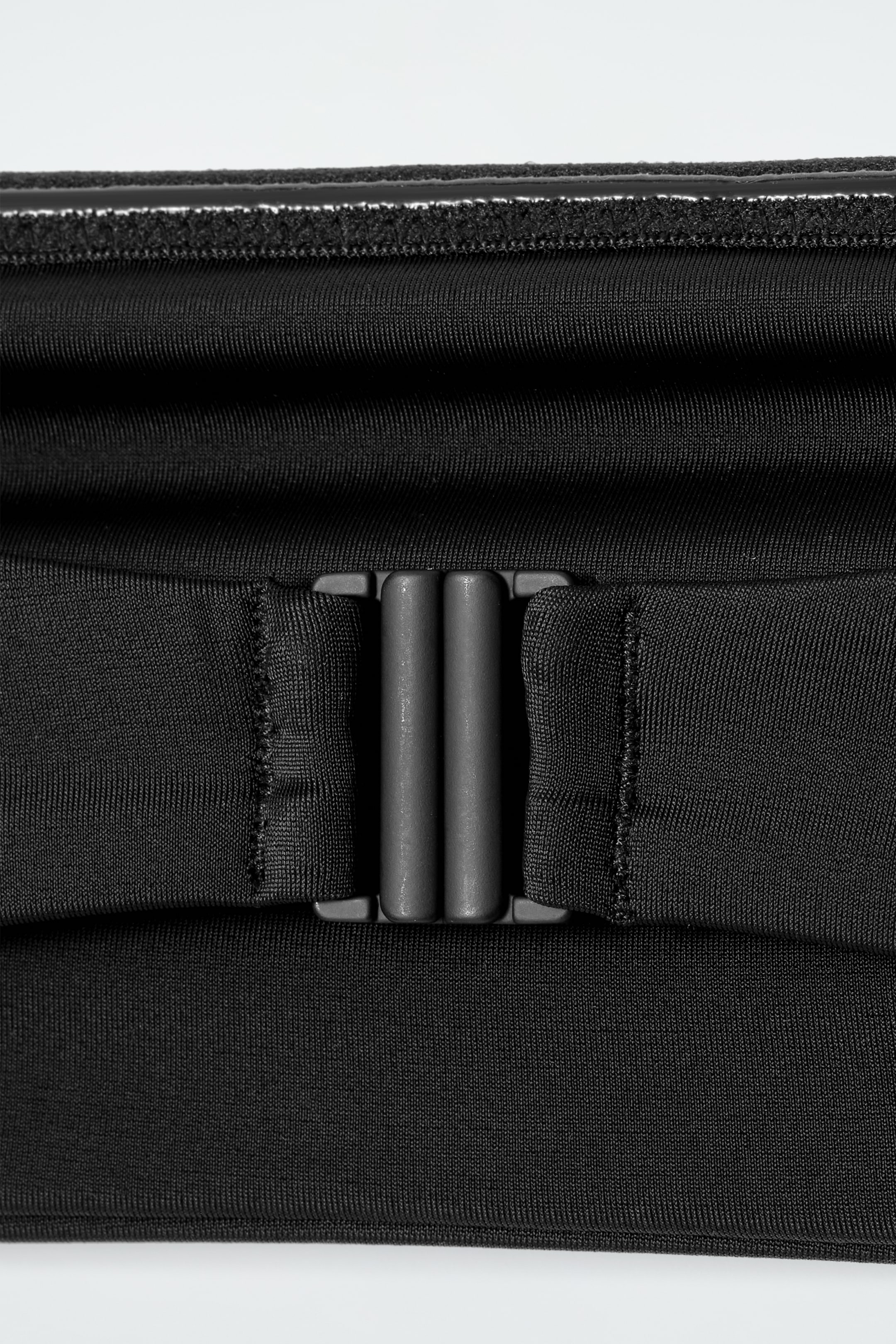 Zobraziť väčší obrázok: BANDEAU BIKINOVÝ TOP - ČIERNA - ŽENY | H&M SK 5