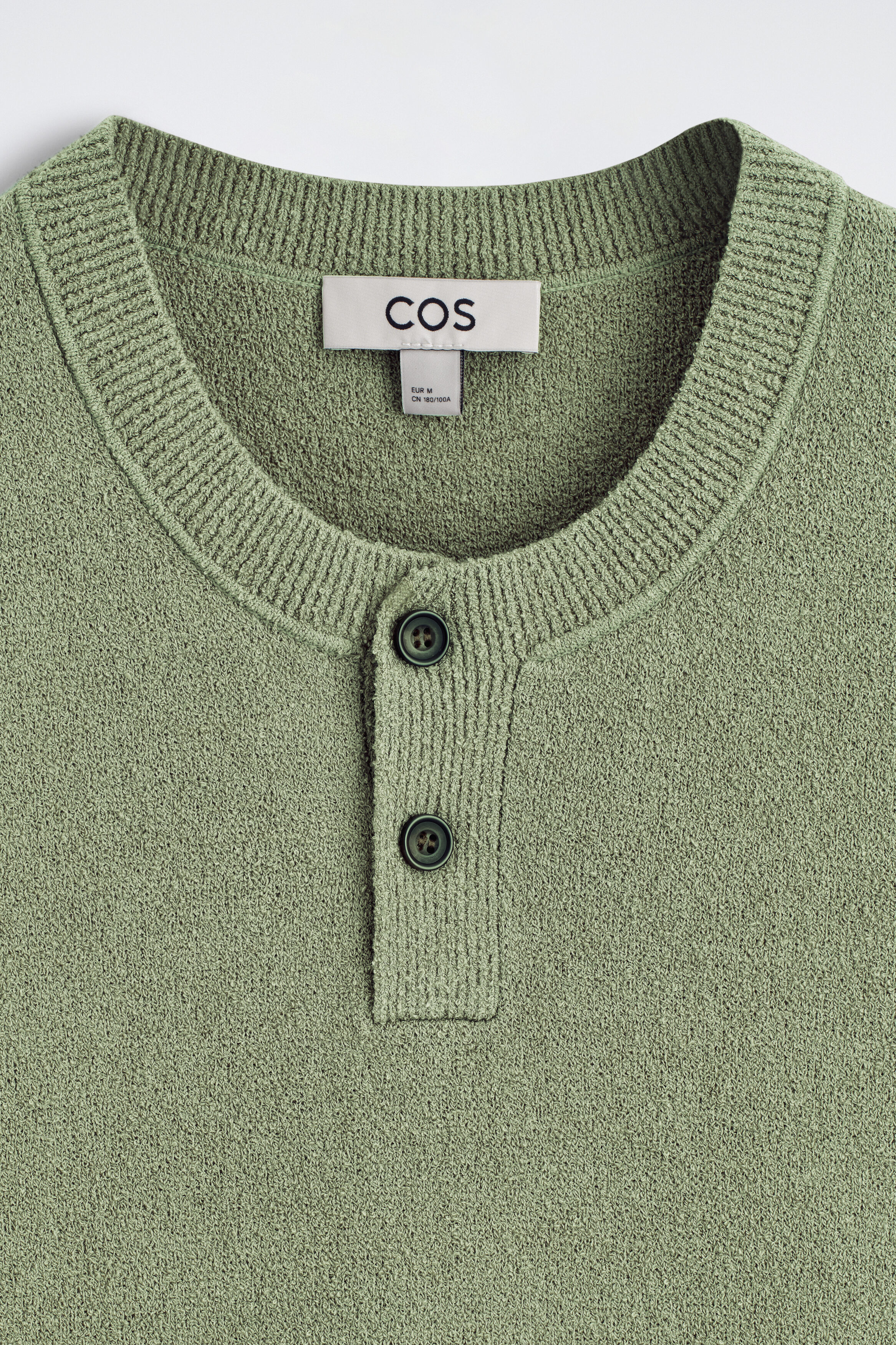 BOUCLÉ-KNIT HENLEY T-SHIRT - GREEN | COS GB