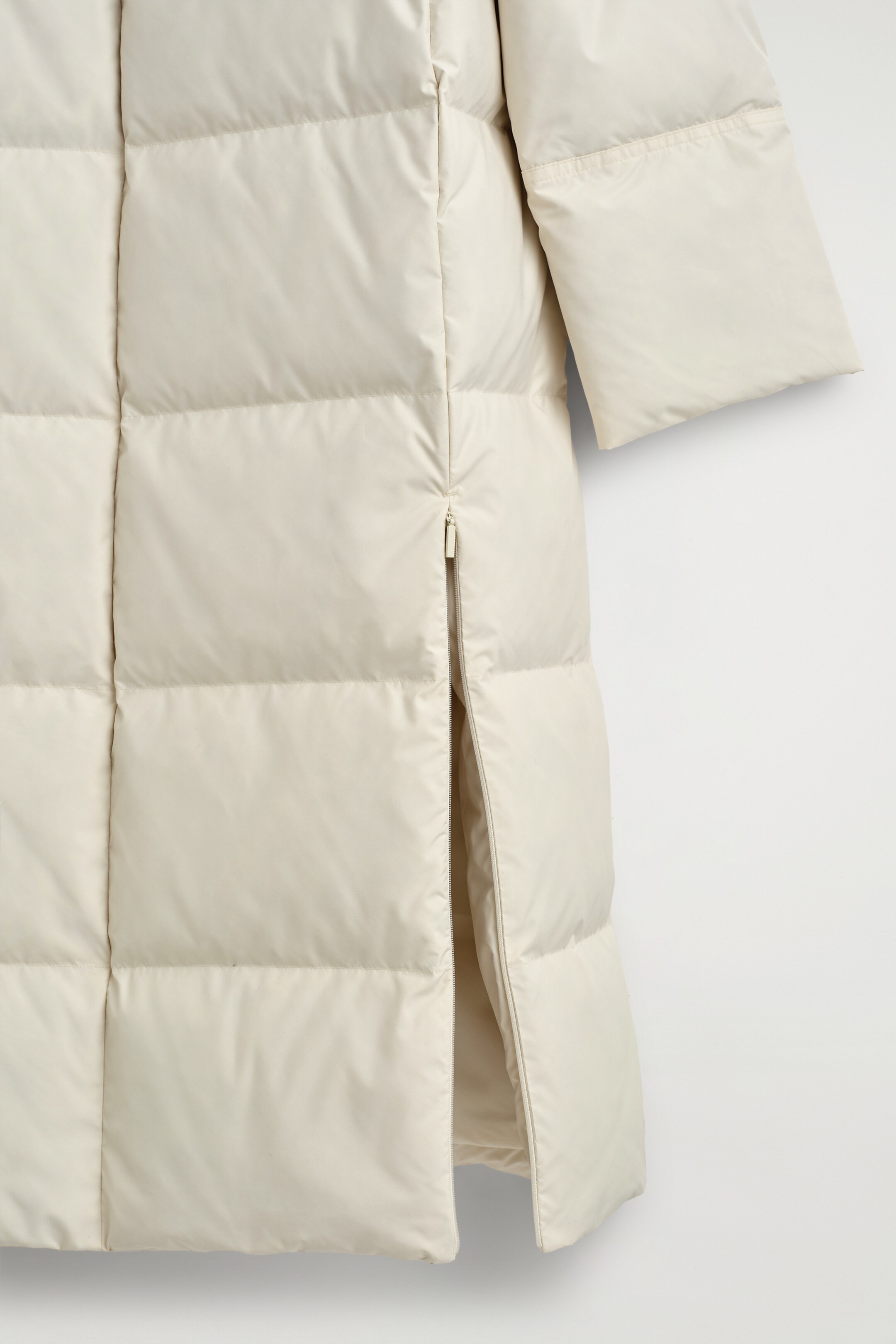 Visualizza immagine più grande: CAPPOTTO IMBOTTITO TRAPUNTATO CON COLLO A SCIALLE - BIANCO SPORCO - DONNA | H&M IT 7