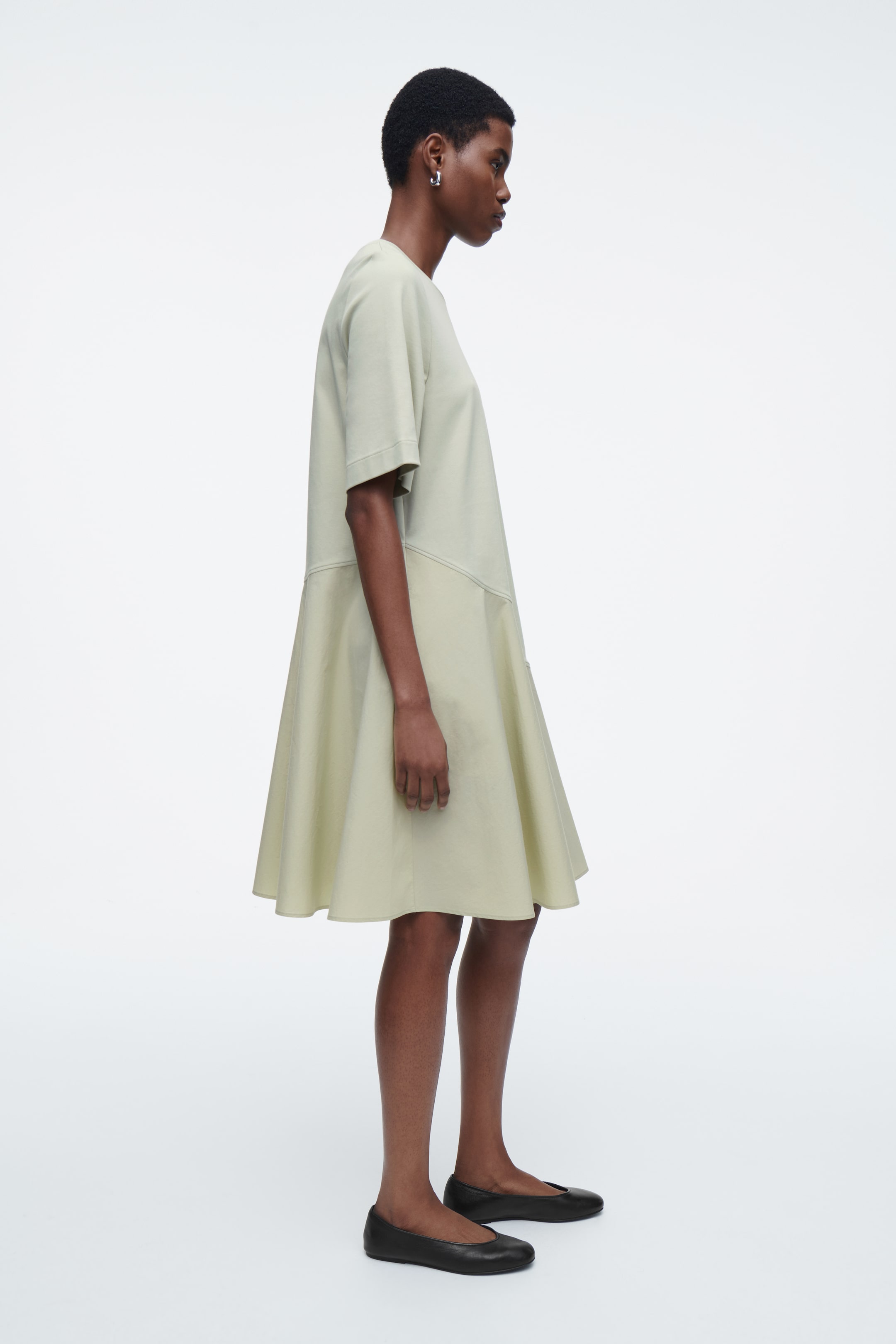 Ingrandisci l'immagine: ASYMMETRIC MINI T-SHIRT DRESS - PISTACHIO - DONNA | H&M CH 2