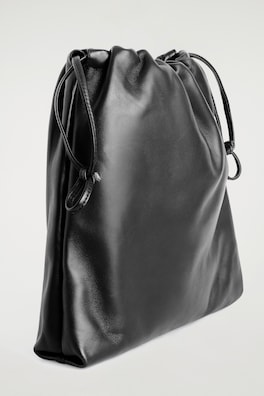 DRAWSTRING CROSSBODY BAG - LEATHER — BLACK 4