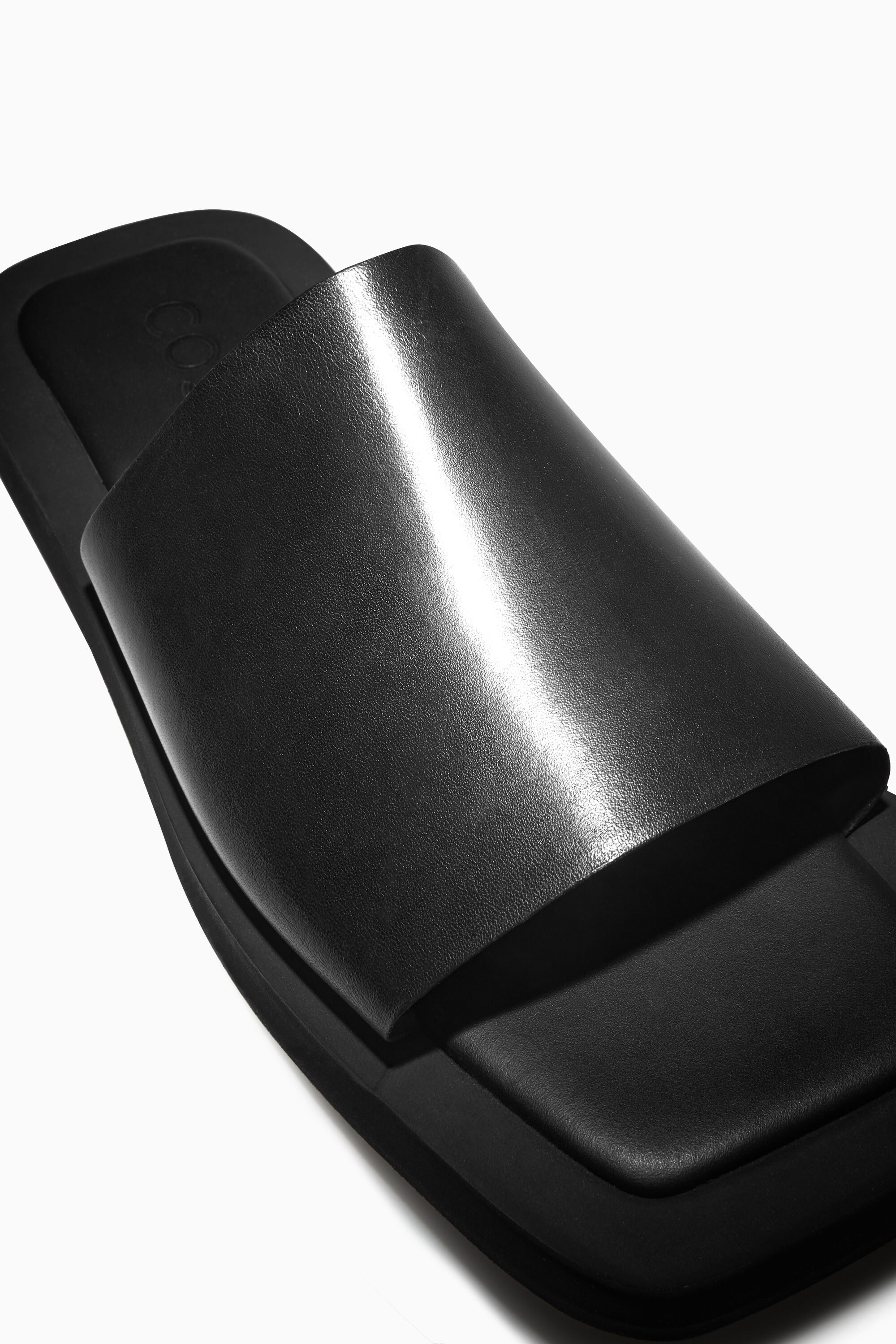 SQUARE-TOE LEATHER SLIDES - BLACK | COS