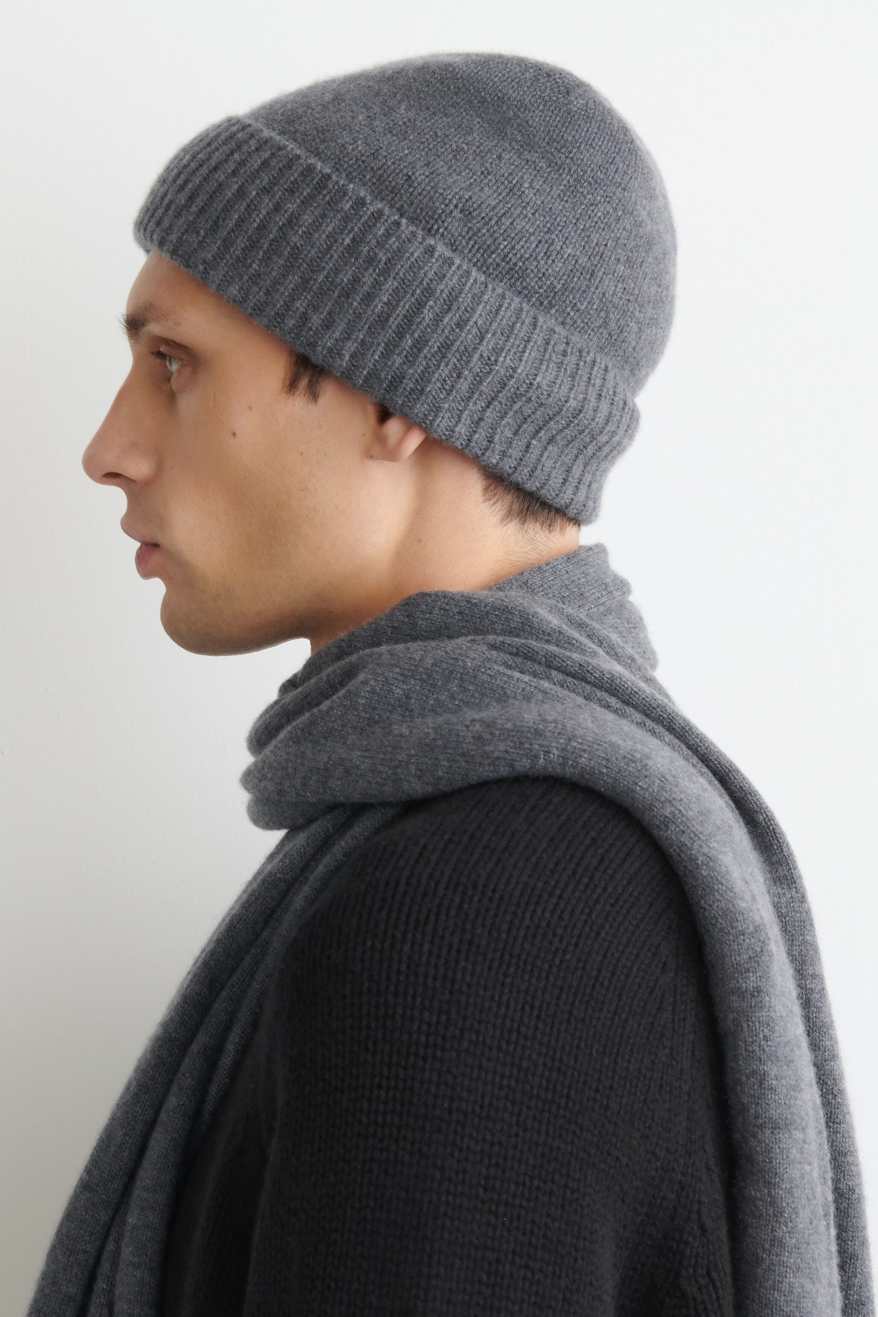 PURE CASHMERE BEANIE — DARK GREY