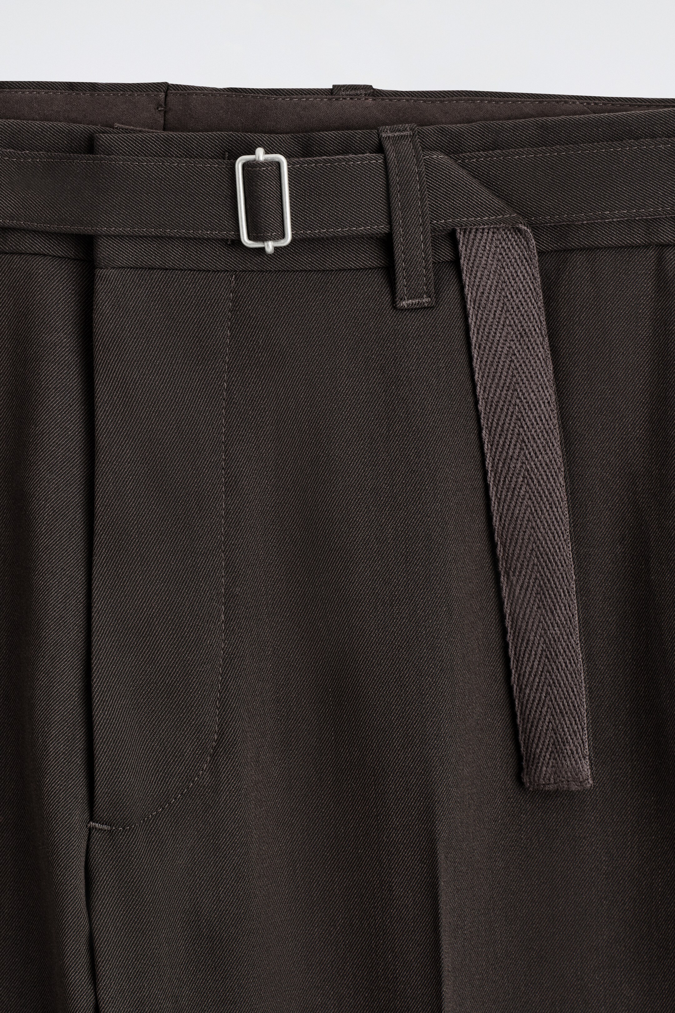 Vezi imaginea mai mare: PANTALONI SLIM CU CUREA DIN AMESTEC DE LÂNĂ - MARO ÎNCHIS - BĂRBAŢI | H&M RO 2