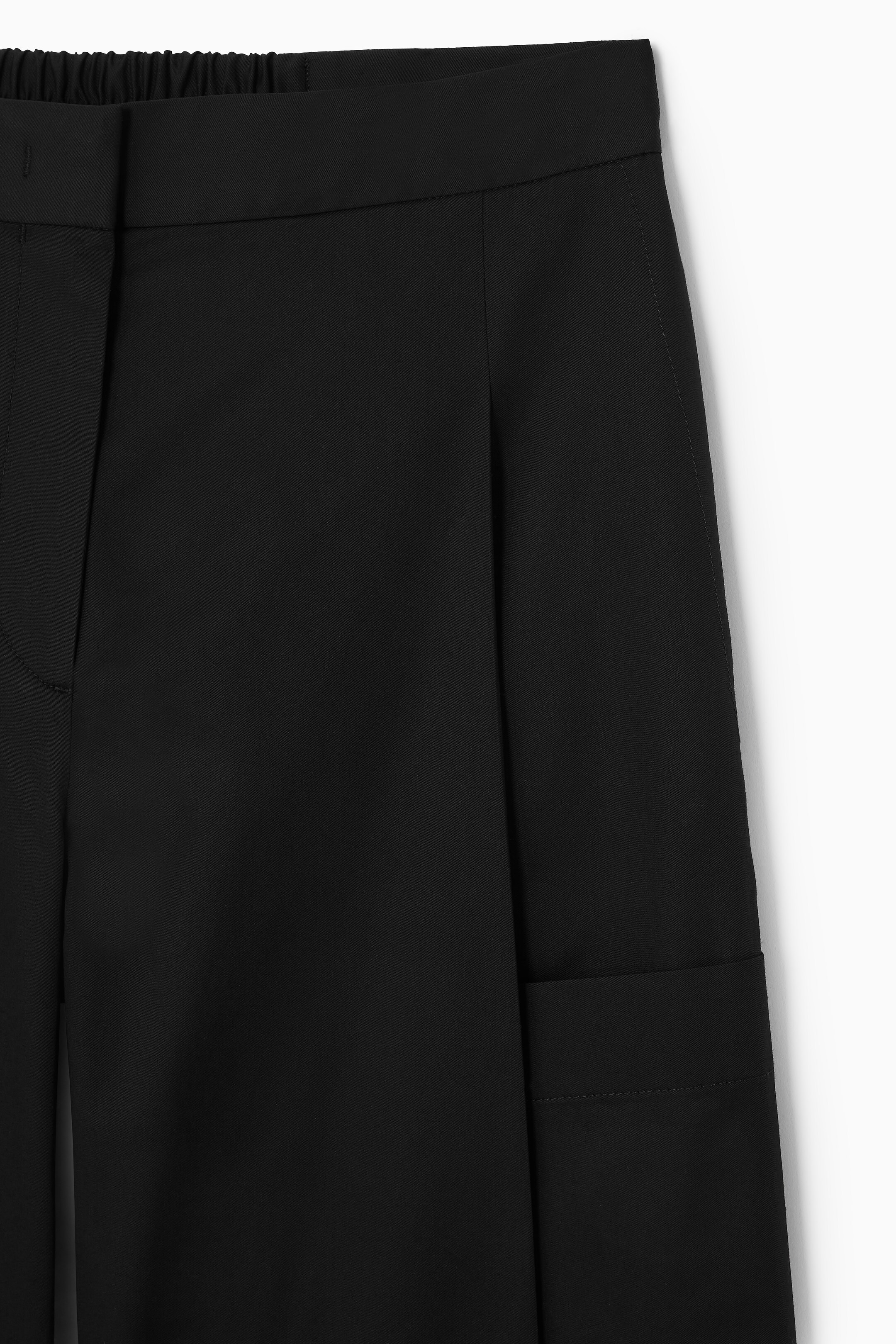Ingrandisci l'immagine: ELASTICATED PLEATED CULOTTES - BLACK - DONNA | H&M CH 2