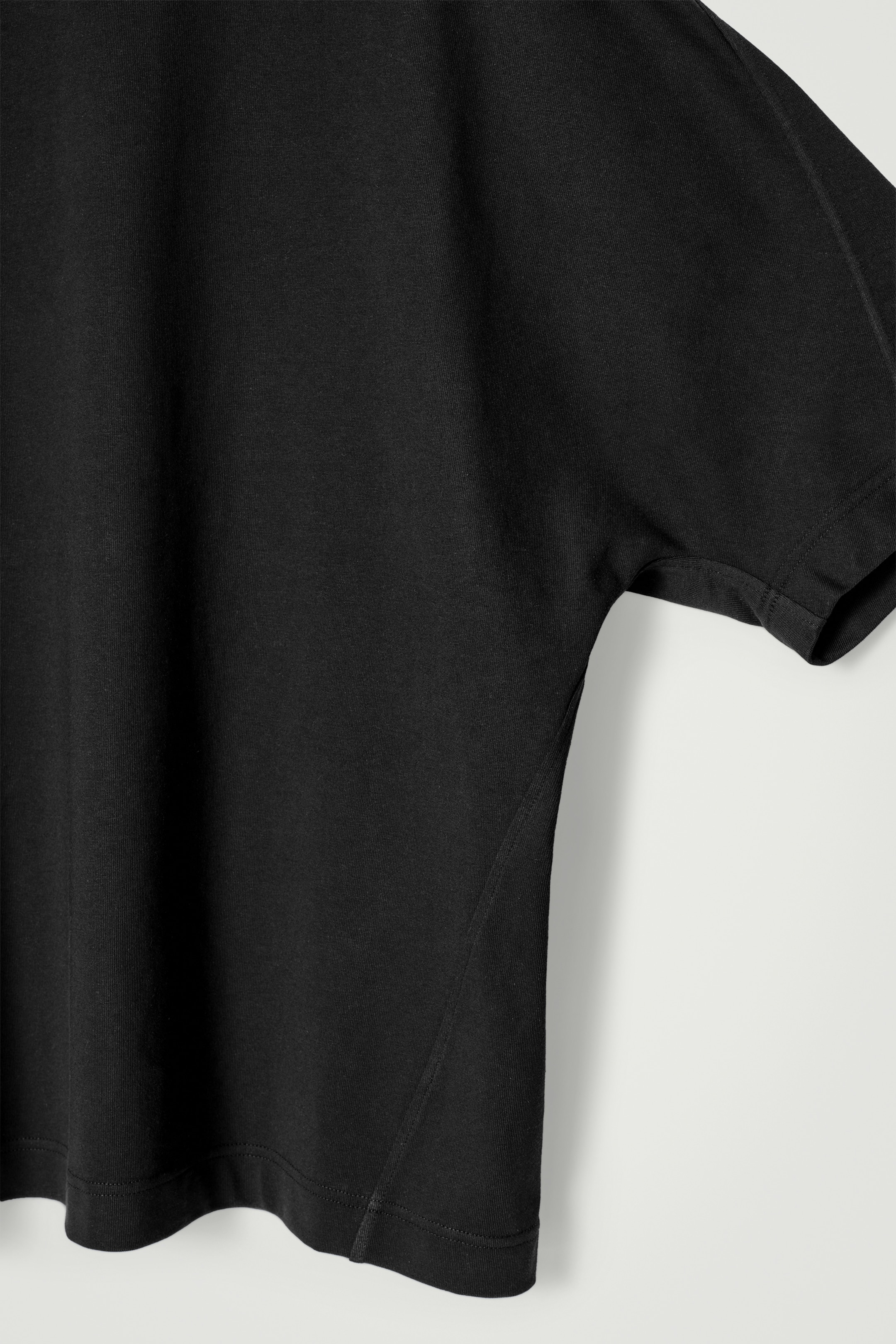 Zobrazit větší obrázek: NADROZMĚRNÉ TÍŽE TÍLKO S VYSOKÝM LÍMCEM - ČERNÁ - MUŽI | H&M CZ 8