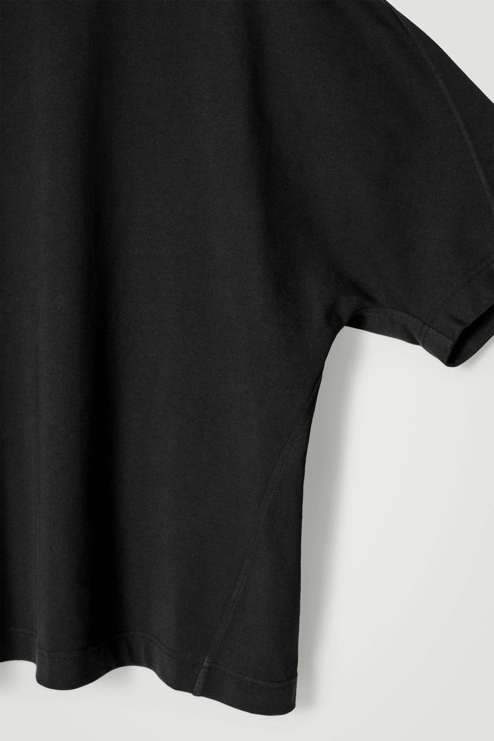 OVERSIZED HEAVYWEIGHT MOCK-NECK T-SHIRT - BLACK | COS
