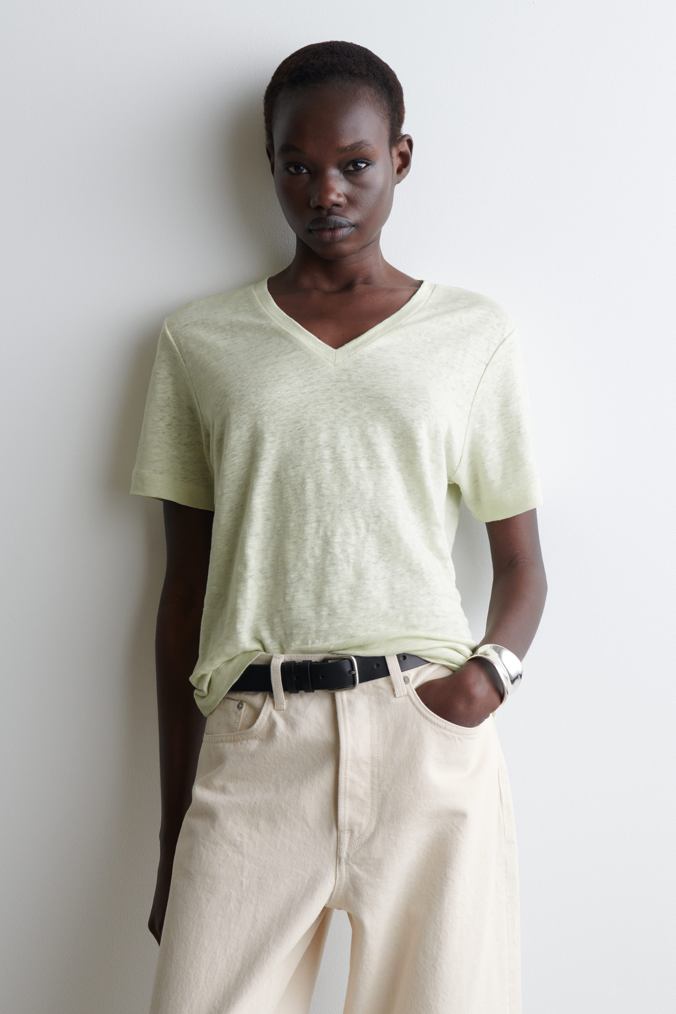 V-NECK LINEN T-SHIRT - LIGHT GREEN | COS