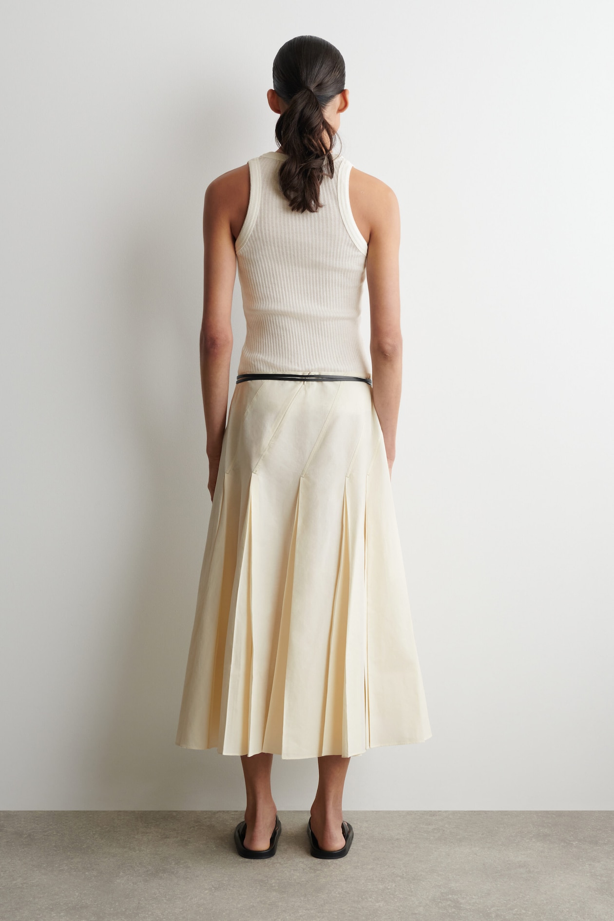 PLEATED COTTON-LINEN MIDI SKIRT — IVORY