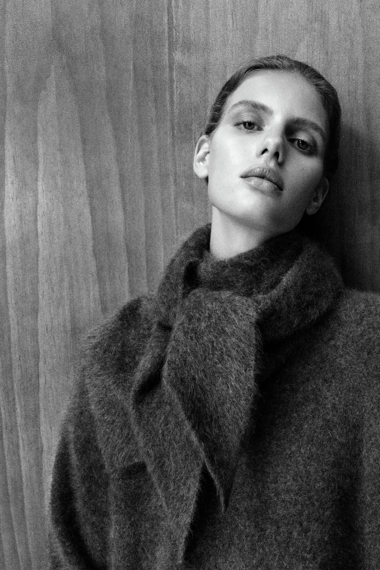 BRUSHED-CASHMERE TRIANGLE SCARF - DARK GREY - 5