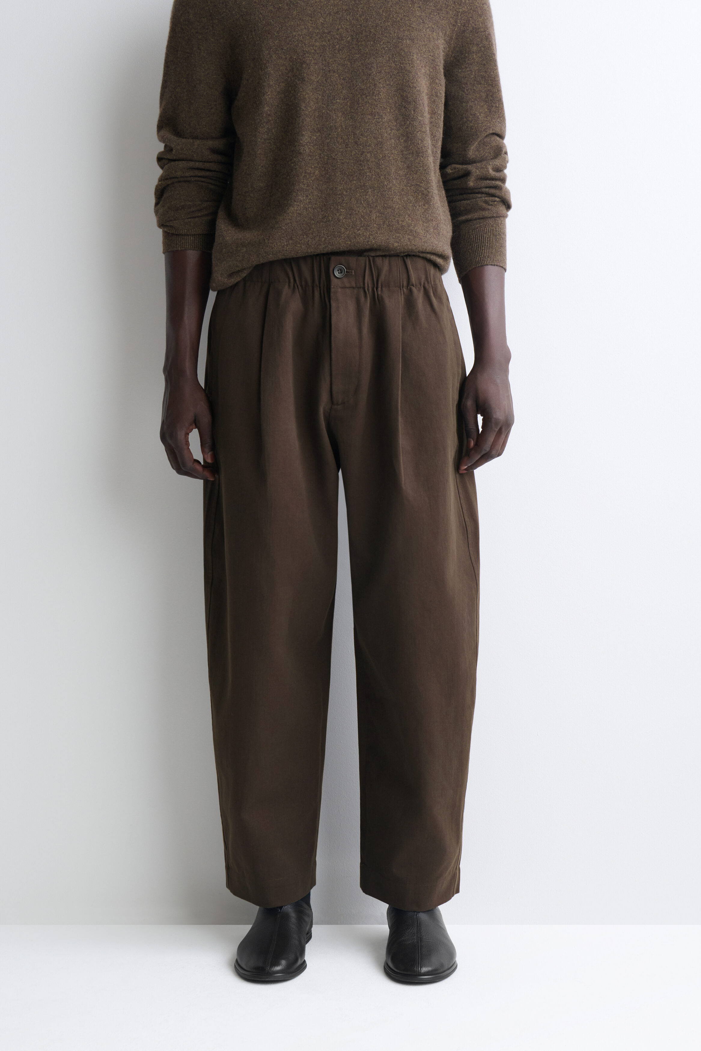 PLEATED RELAXED-FIT BARREL-LEG PANTS - BROWN | COS US