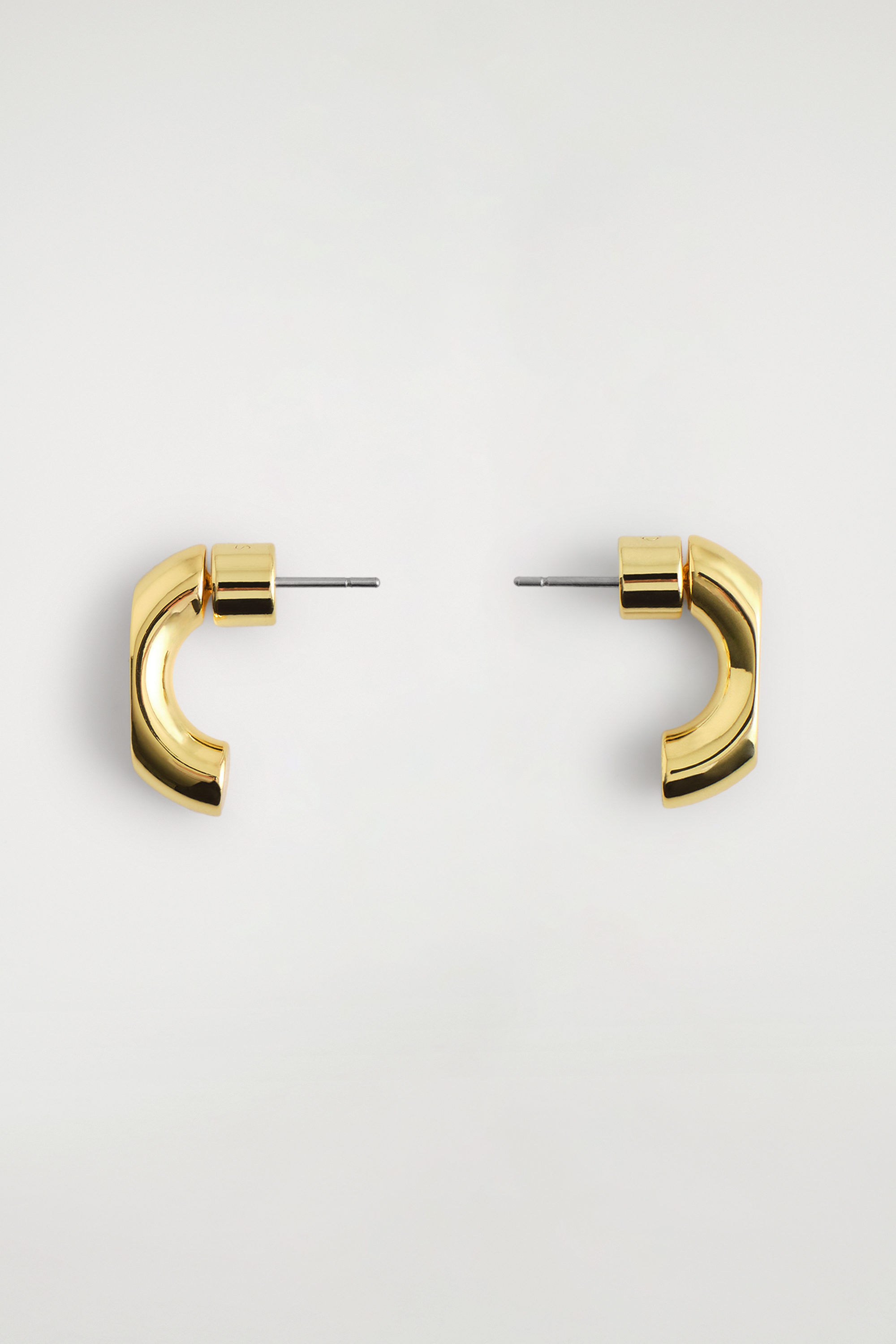 あい　Classic Hoops Thick Small Gold FACETED HOOP EARRINGS - GOLD | COS US