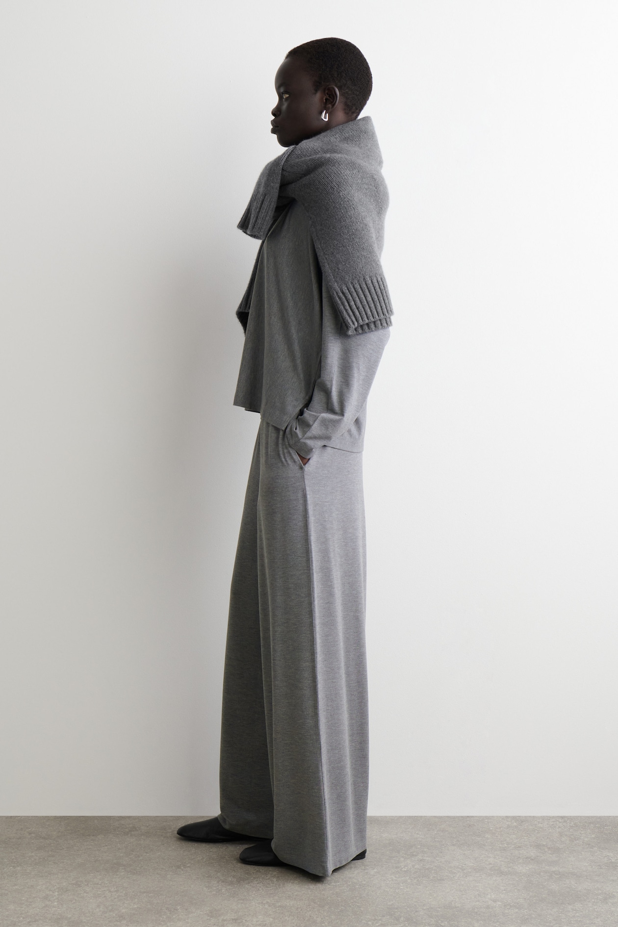 FLUID JERSEY WIDE-LEG TROUSERS — GREY