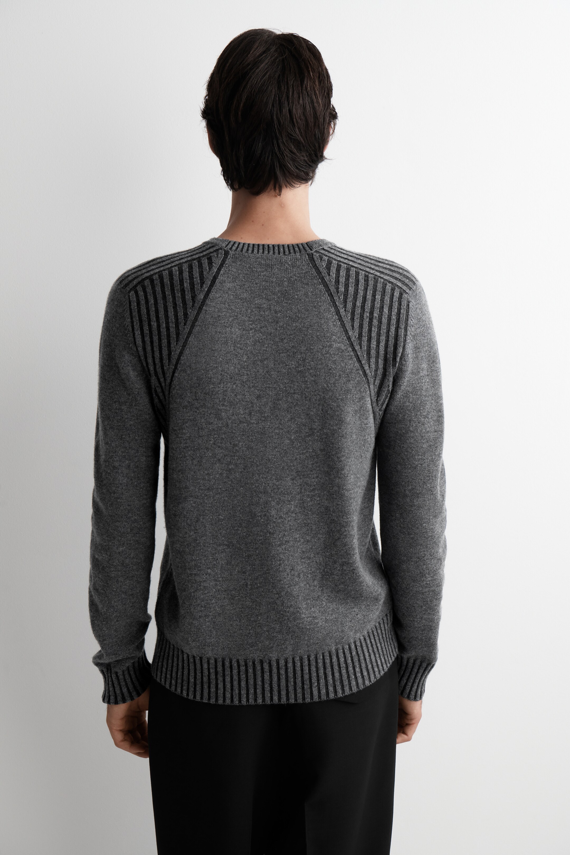 View larger image: MERINO-CASHMERE CREW-NECK JUMPER - GREY - Men | H&M GB 3