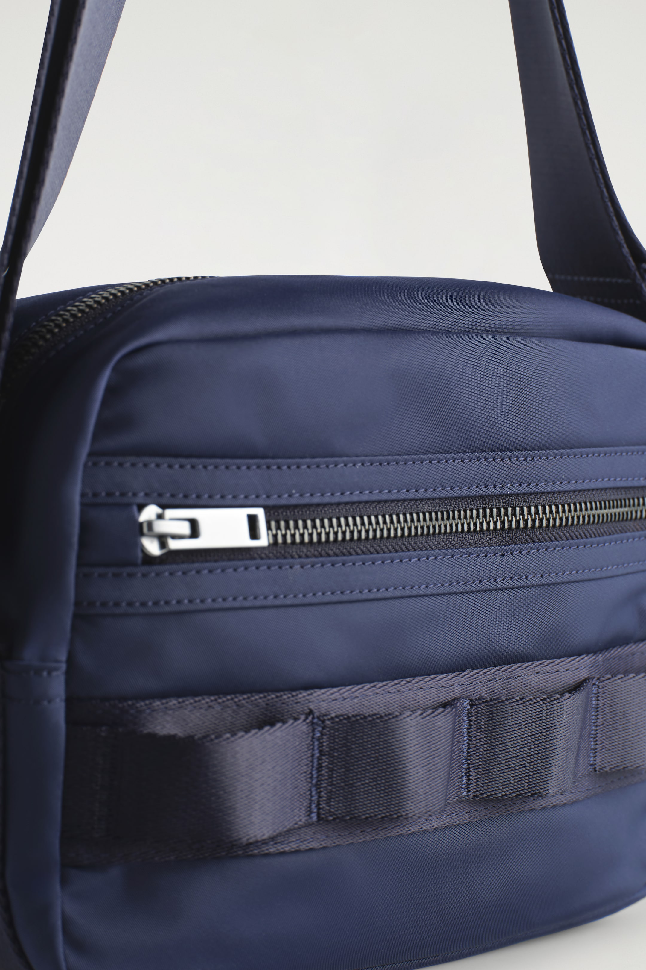 Grösseres Bild ansehen: TRANSIT UMHÄNGETASCHE - NYLON - NAVYBLAU - HERREN | H&M CH 5