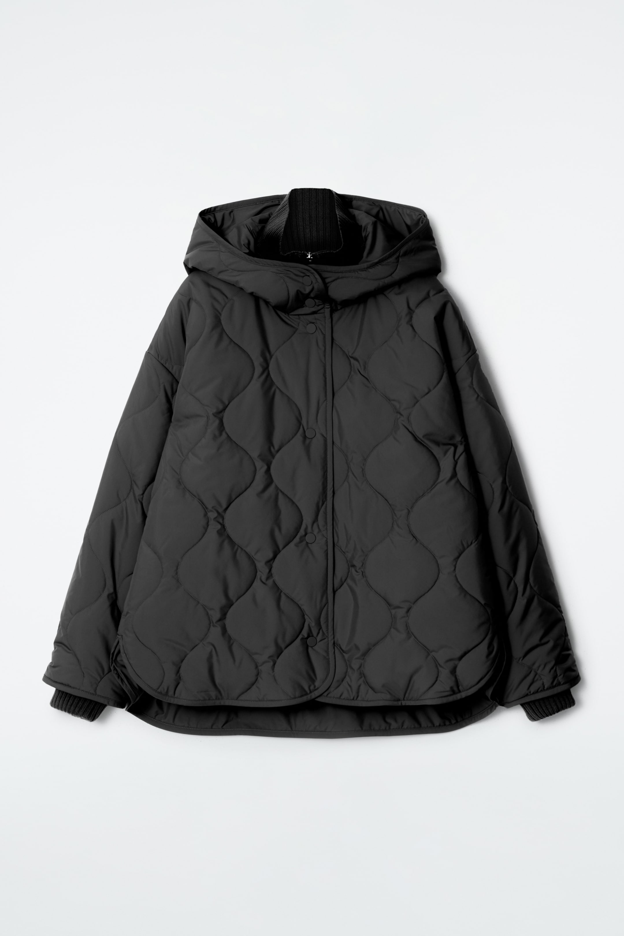 Visa större bild: QUILTAD JACKA MED HUVA OCH HÖG KRAGE - SVART - DAM | H&M SE 7