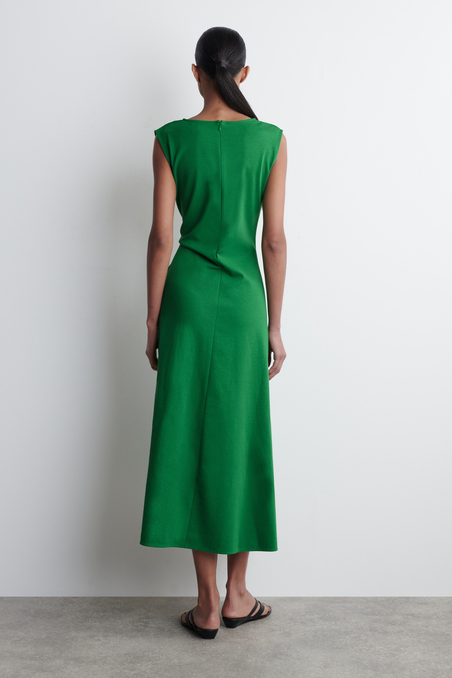ROBE COURTE À DÉTAIL TORSADÉ - VERT/ROUGE/NOIR - 5