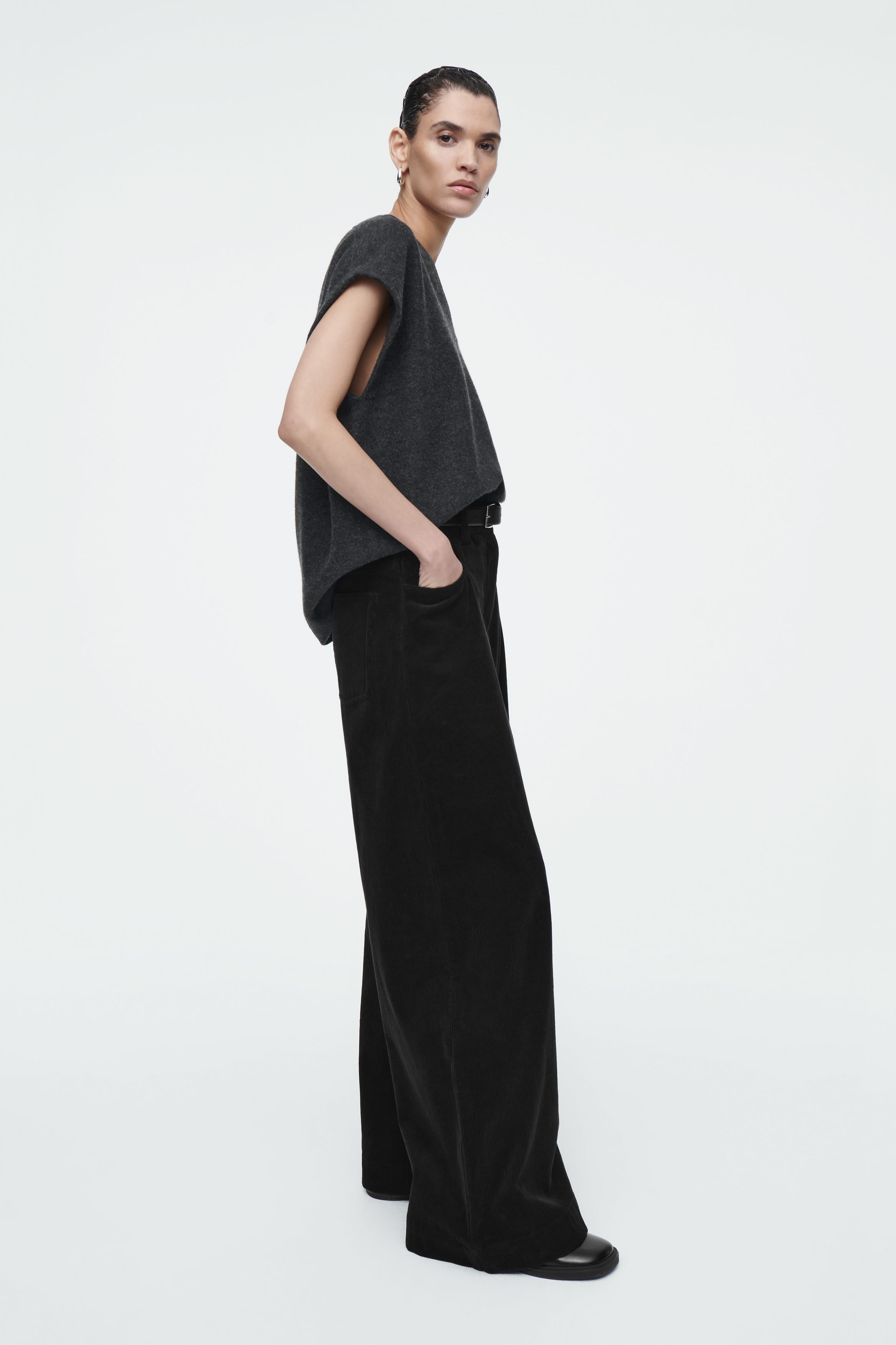 [OPEN YY] / ☆ 24FW CORDUROY WIDE-LEG PANTS / BLACK Black Corduroy Wide-Leg Trousers by OPEN YY on Sale