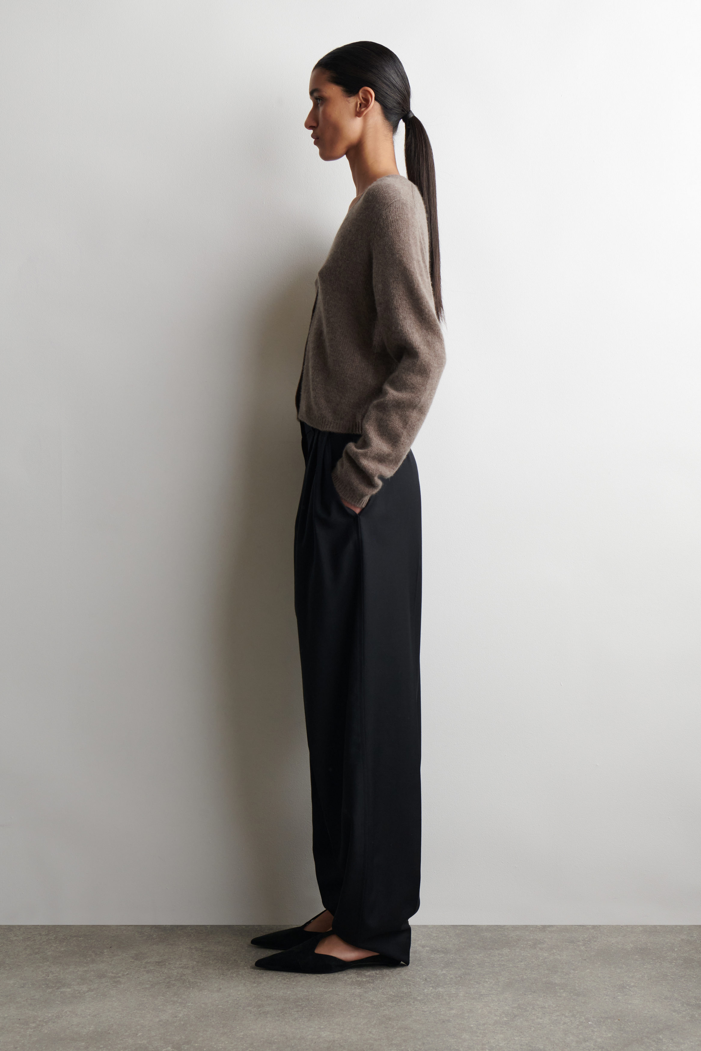 CASHMERE V-NECK CARDIGAN - thumbnail 3