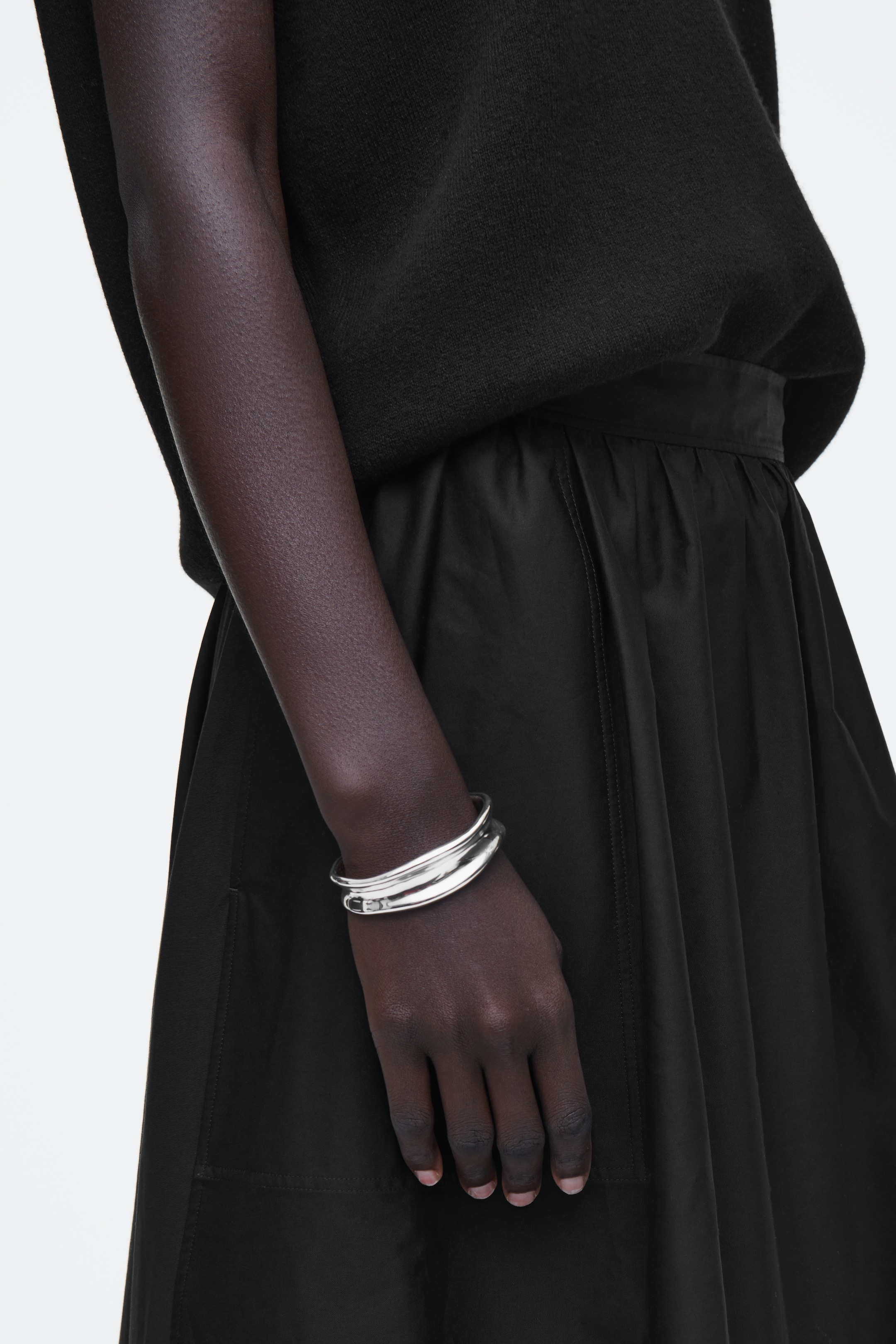 View larger image: ELASTICATED MIDI SKIRT - BLACK - Ladies | H&M GB 2