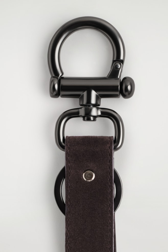 SUEDE KEYRING — BROWN