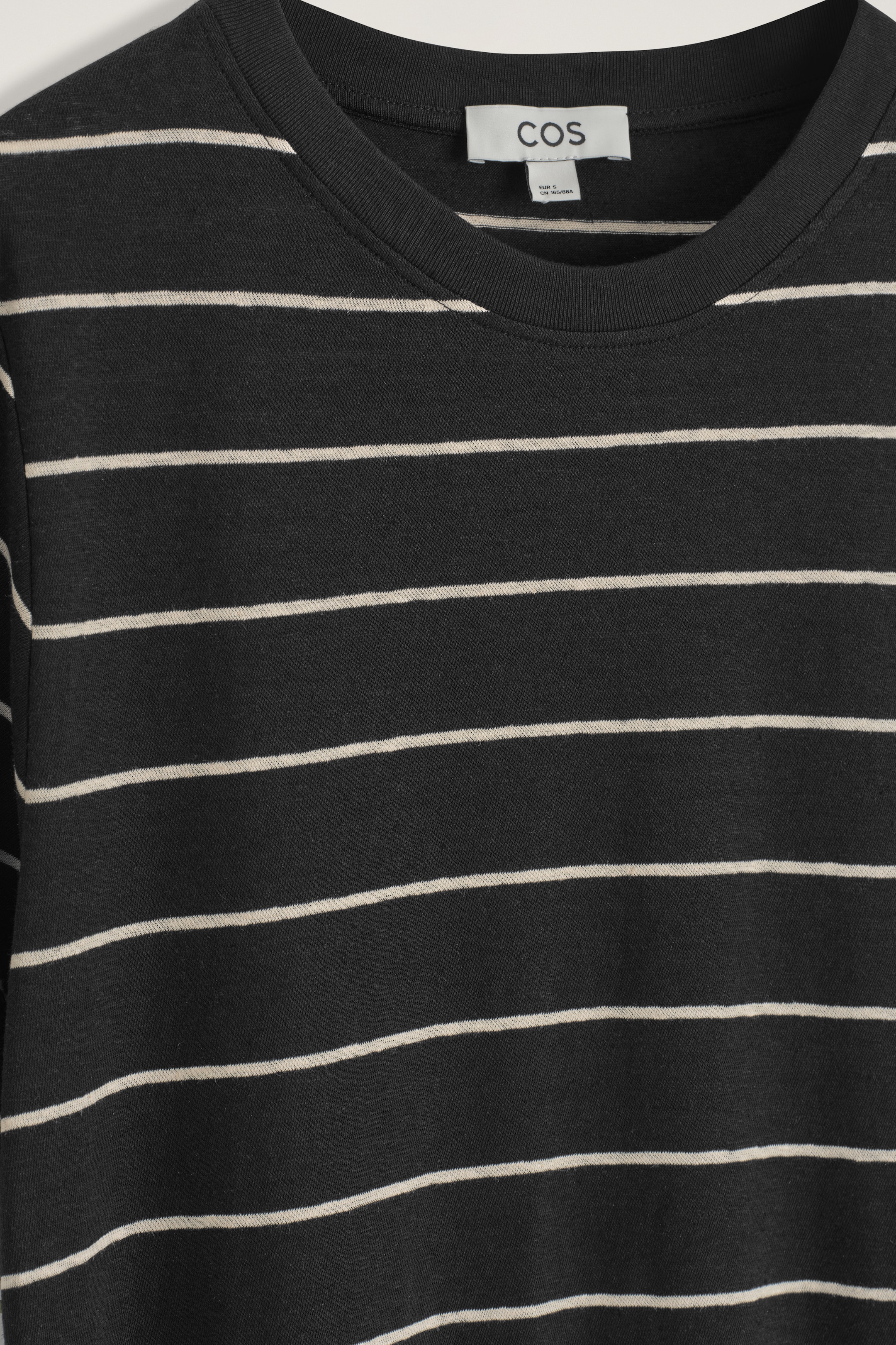 Visa större bild: MAXI T-SHIRTKLÄNNING I BOMULL & LIN - SVART / VIT / RANDIG - DAM | H&M SE 6