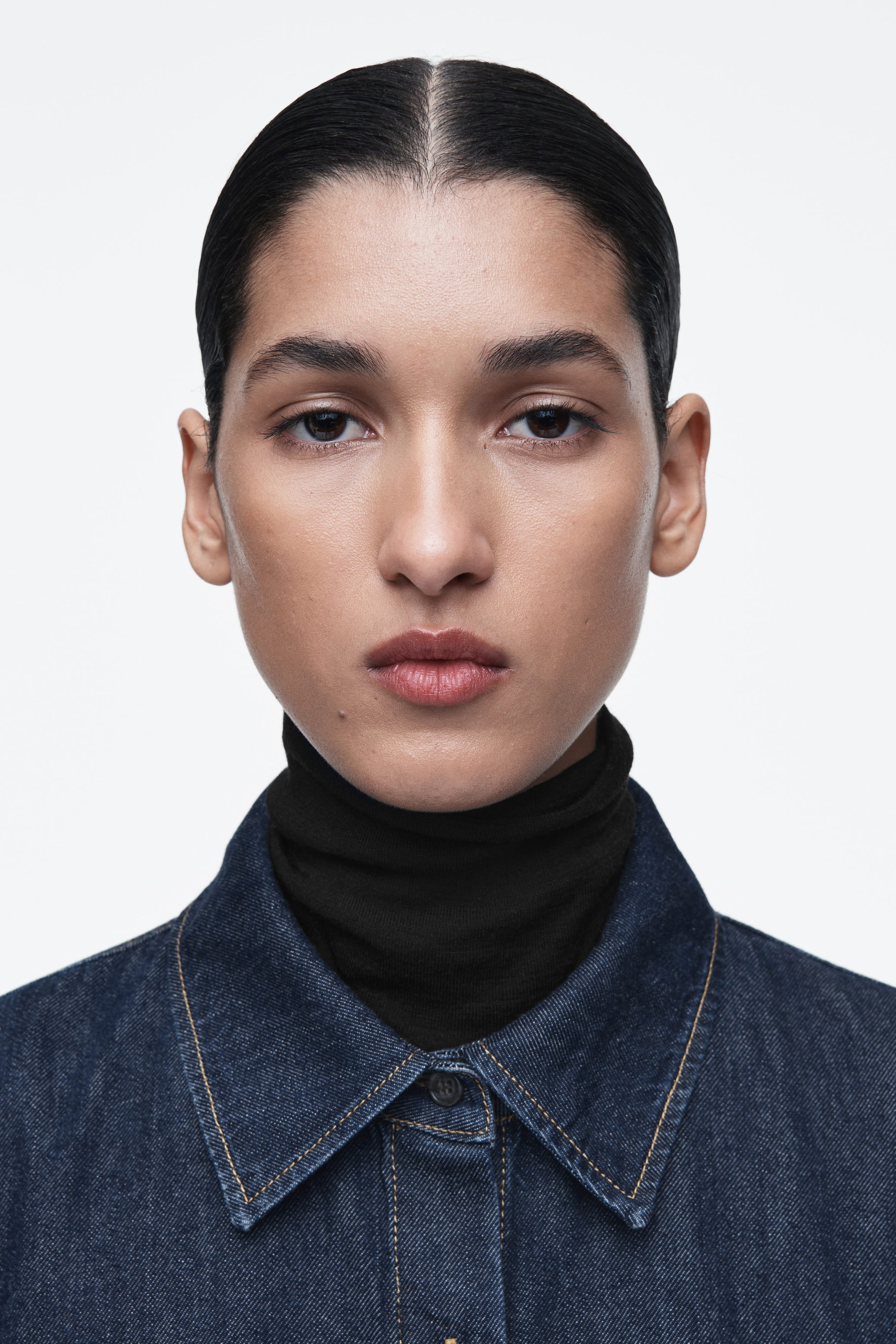 MIDI-HEMDKLEID AUS DENIM