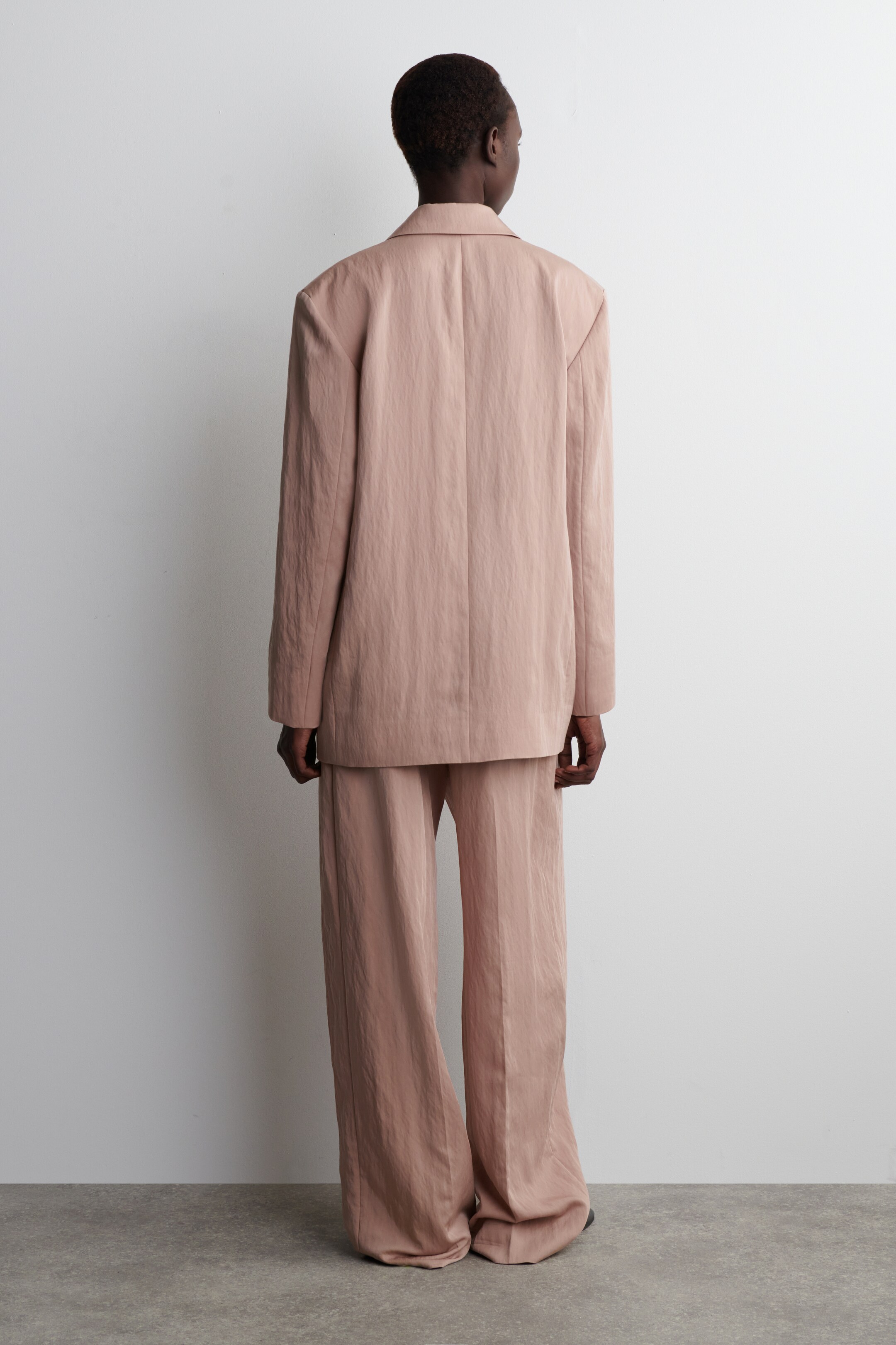Ver imagen más grande: BLAZER FLUIDO OVERSIZE - ROSA CLARO - MUJER | H&M ES 5