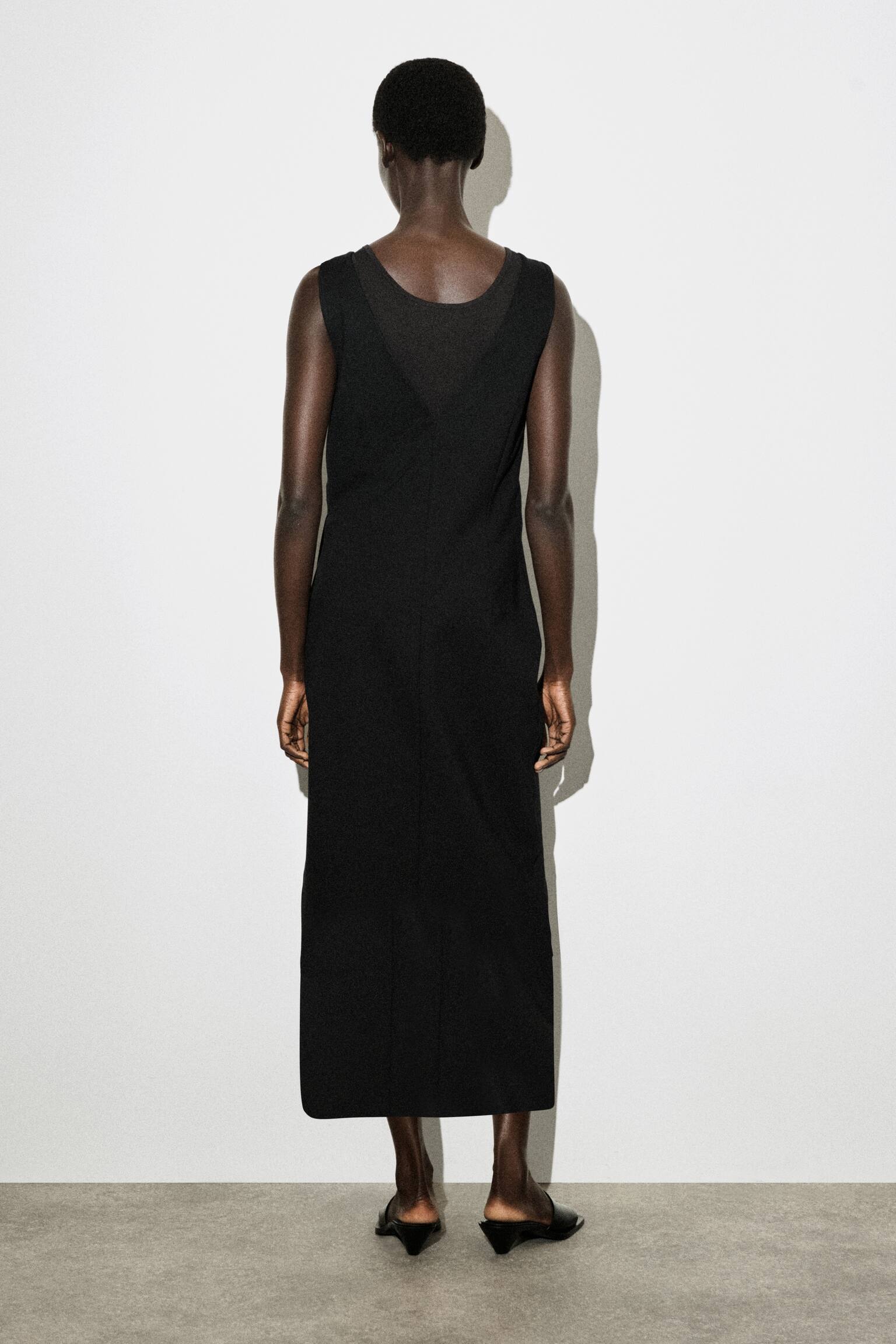 V-NECK WRAPPED MIDI DRESS - שחור - 3