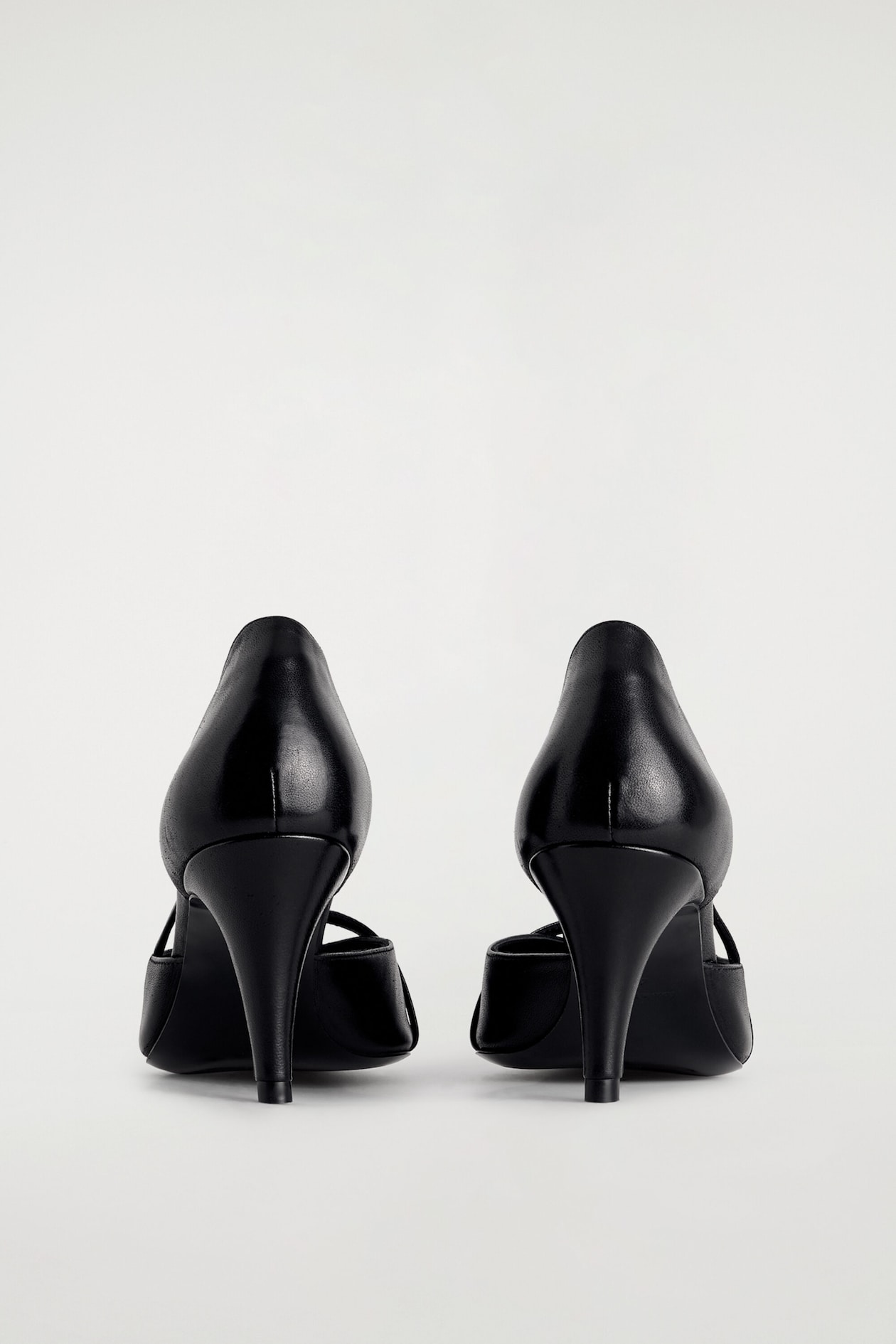 STRAP-DETAIL LEATHER PUMPS — BLACK