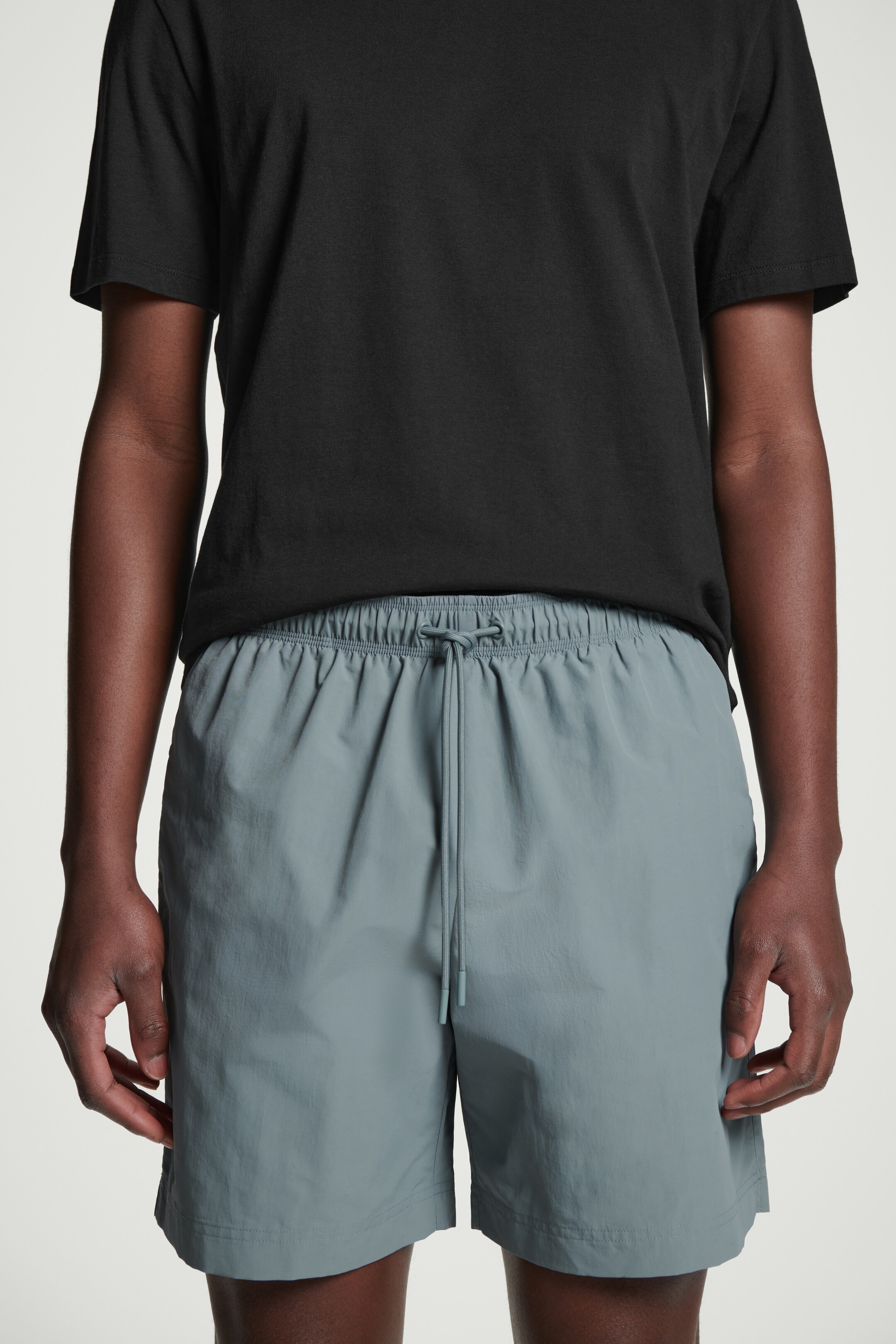 Zobrazit větší obrázek: PLAVKOVÉ ŠORTKY Z NYLONU SE ŠŇŮRKOU - ŠEDÁ - MUŽI | H&M CZ 8