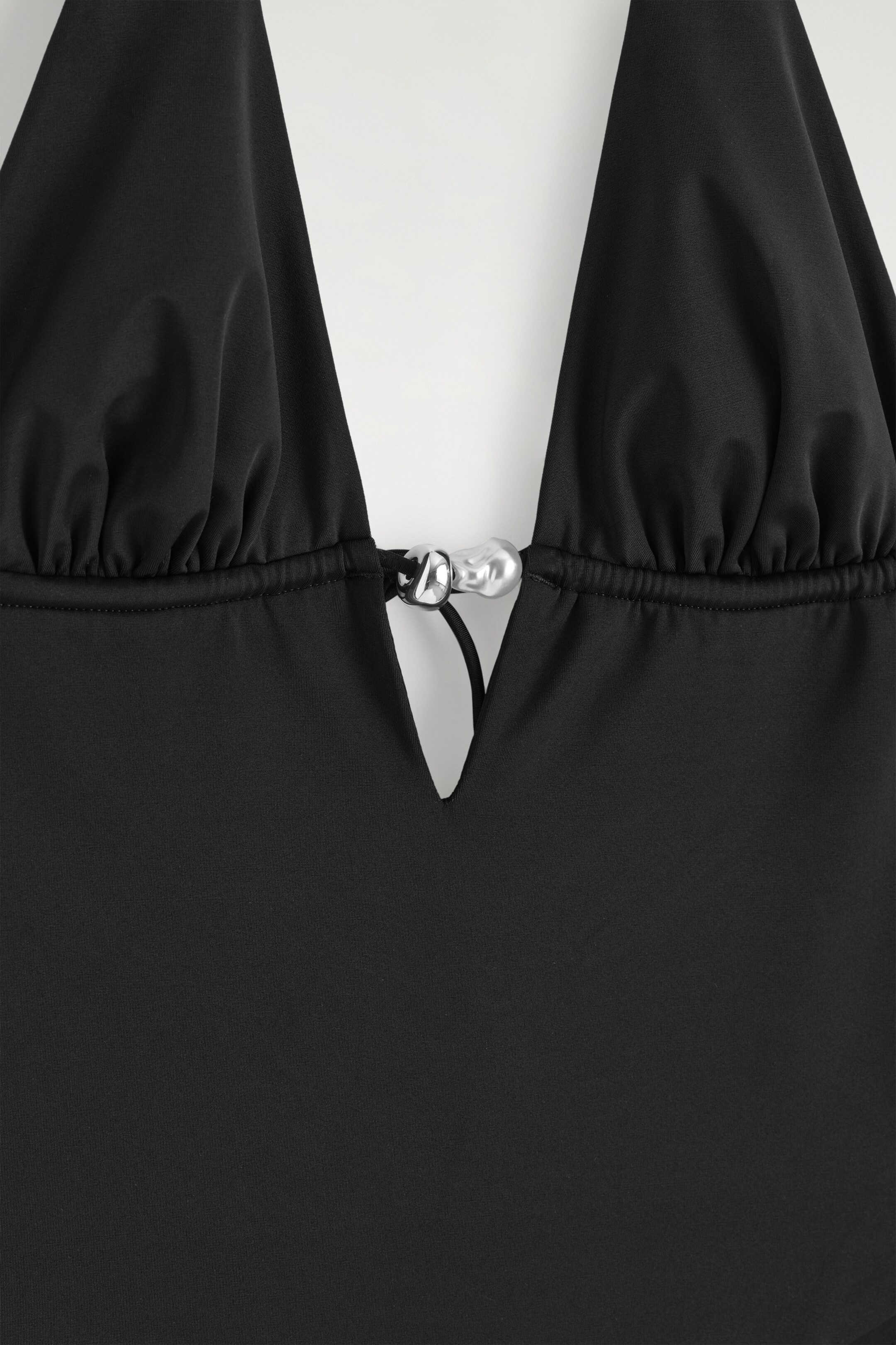 Ingrandisci l'immagine: EMBELLISHED PLUNGE-NECK SWIMSUIT - BLACK - DONNA | H&M CH 5