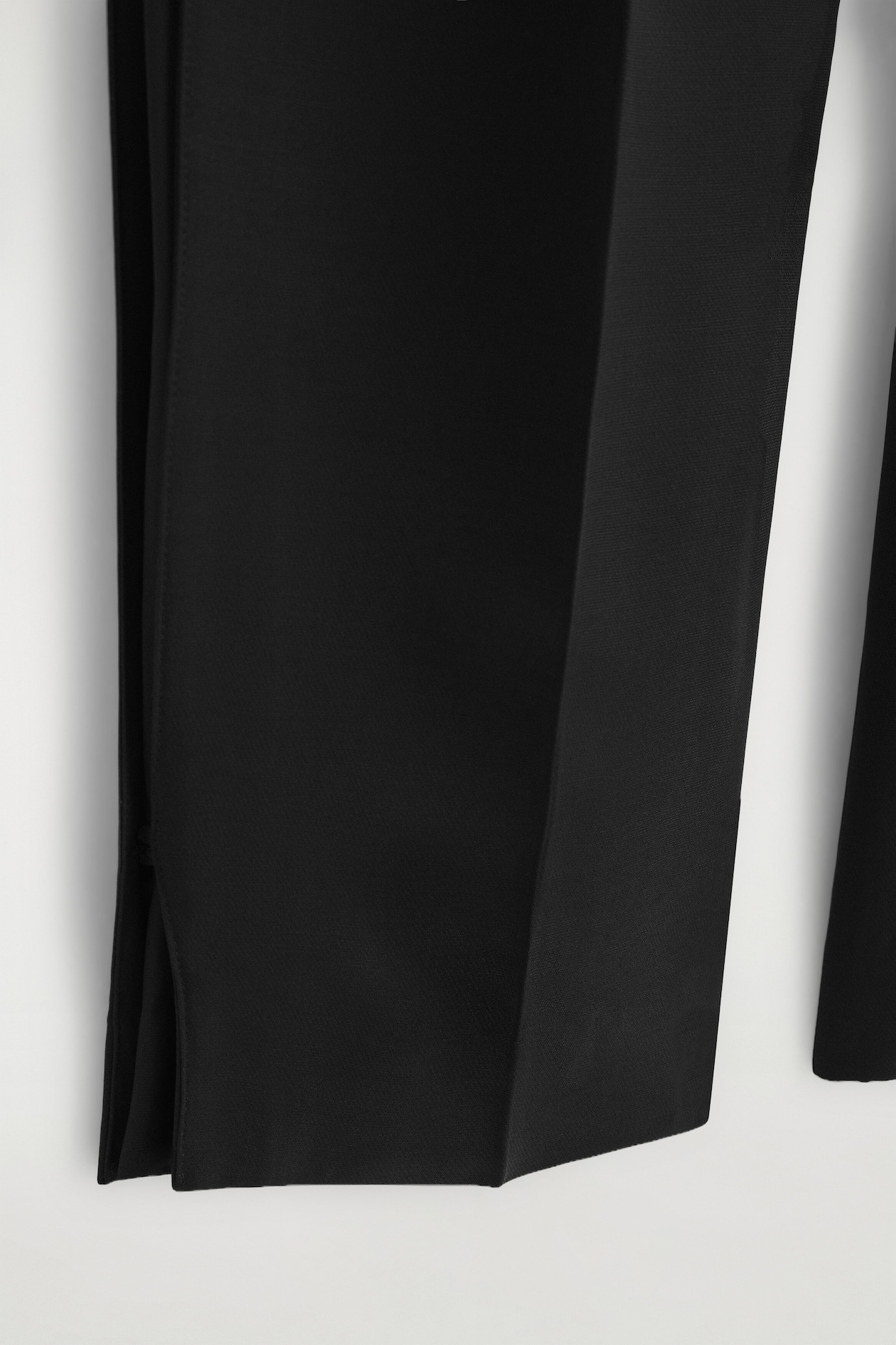 PLEATED-PANEL STRAIGHT-LEG PANTS — BLACK
