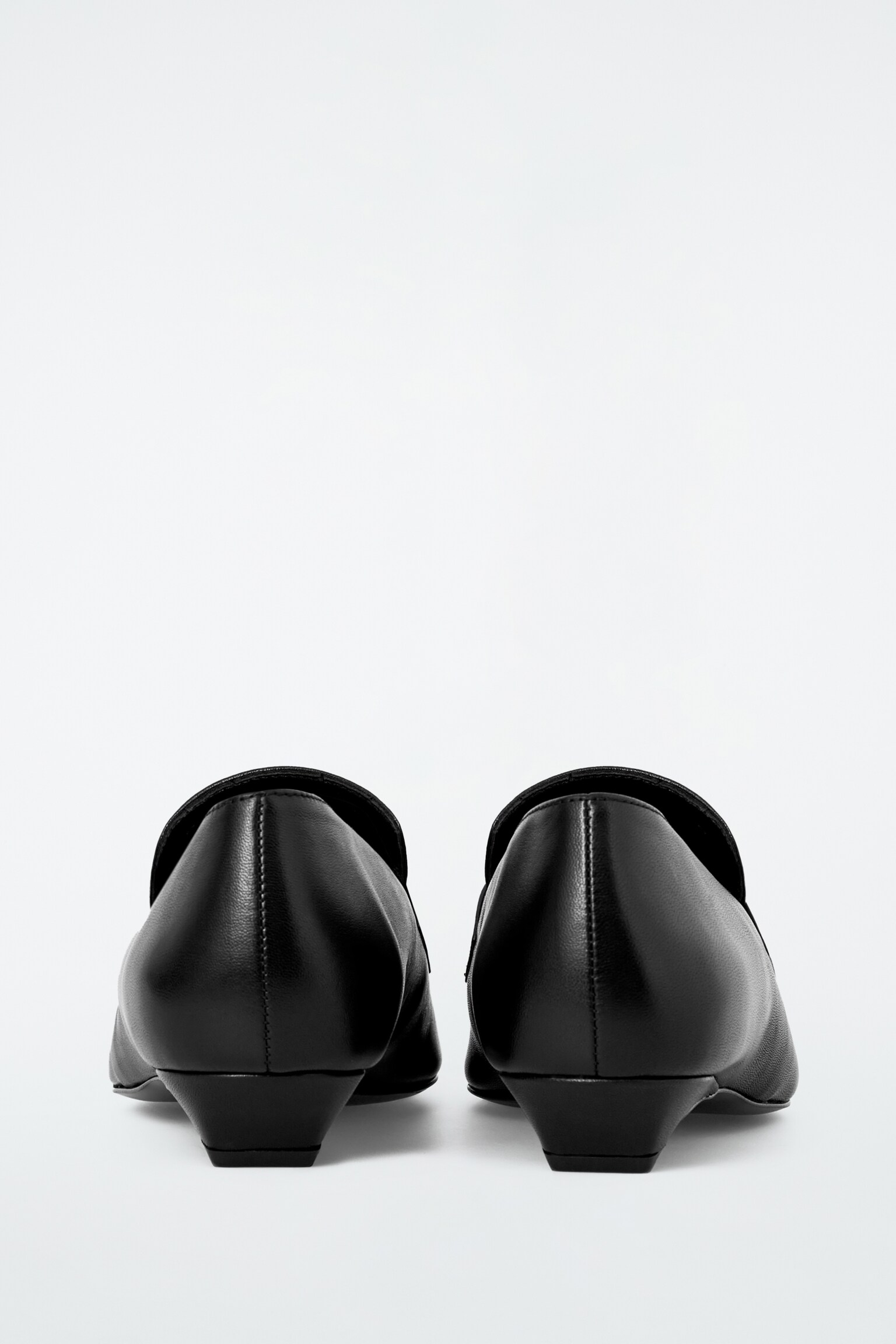 MOCASINES KITTEN DE PIEL CON BORLAS - NEGRO - 6