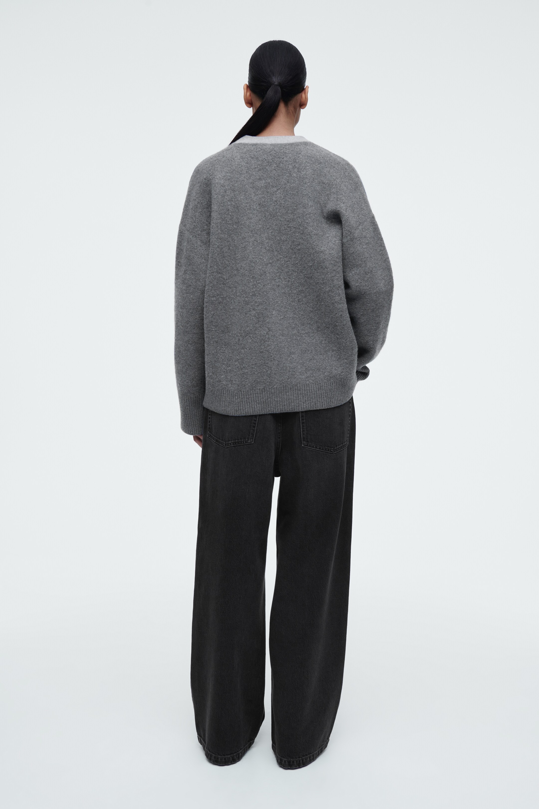 Agrandir l'image: CARDIGAN À ENCOLURE EN V EN LAINE COLOUR-BLOCK - GRIS - FEMME | H&M CH 6