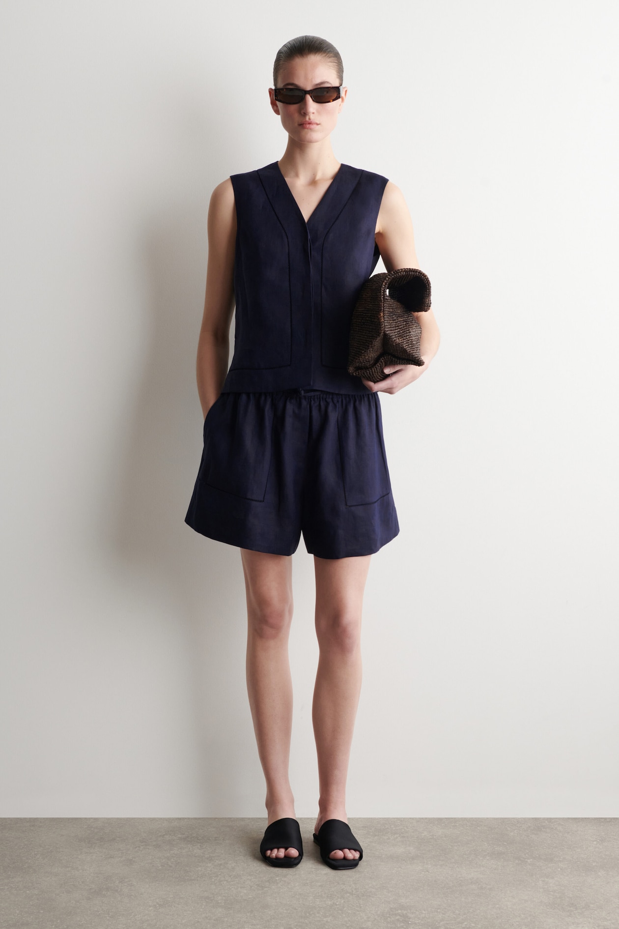 EMBROIDERED-DETAIL LINEN SHORTS